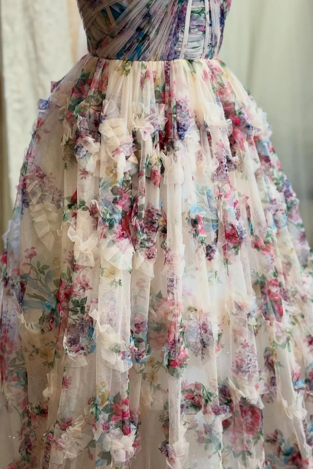 Robe Weitese A-line sans bretelles imprimé floral plissé ourlet à volants robe longue robe de bal 