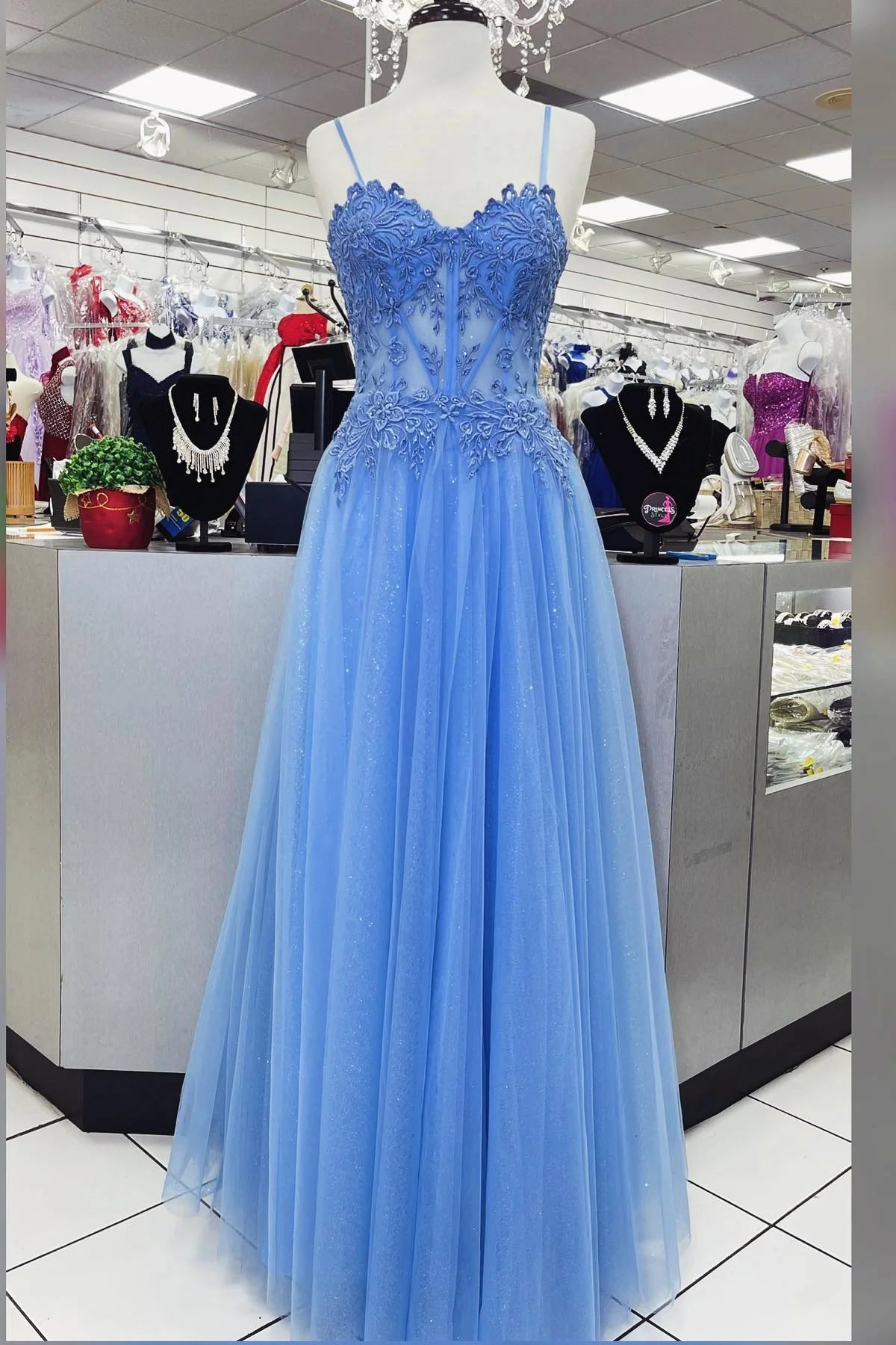 Robe Weitese bleue en dentelle avec appliques 
