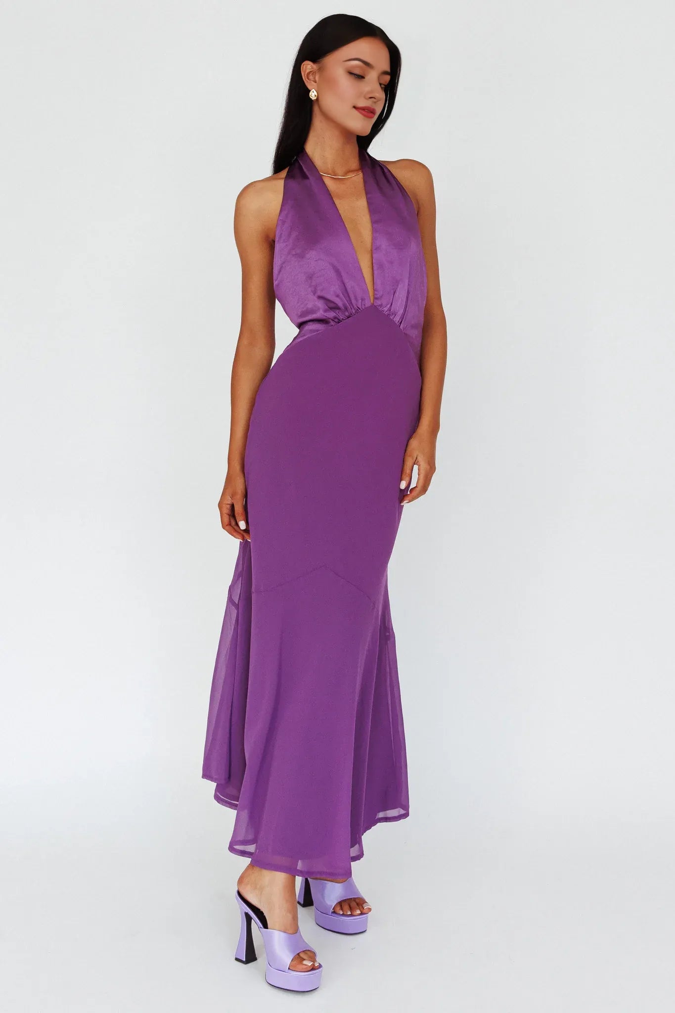 Weitese Dress Chic Purple Halter Neck Maxi Dress with Satin Bodice Plunging V Neck and Flowy Silhouette Prom Dress