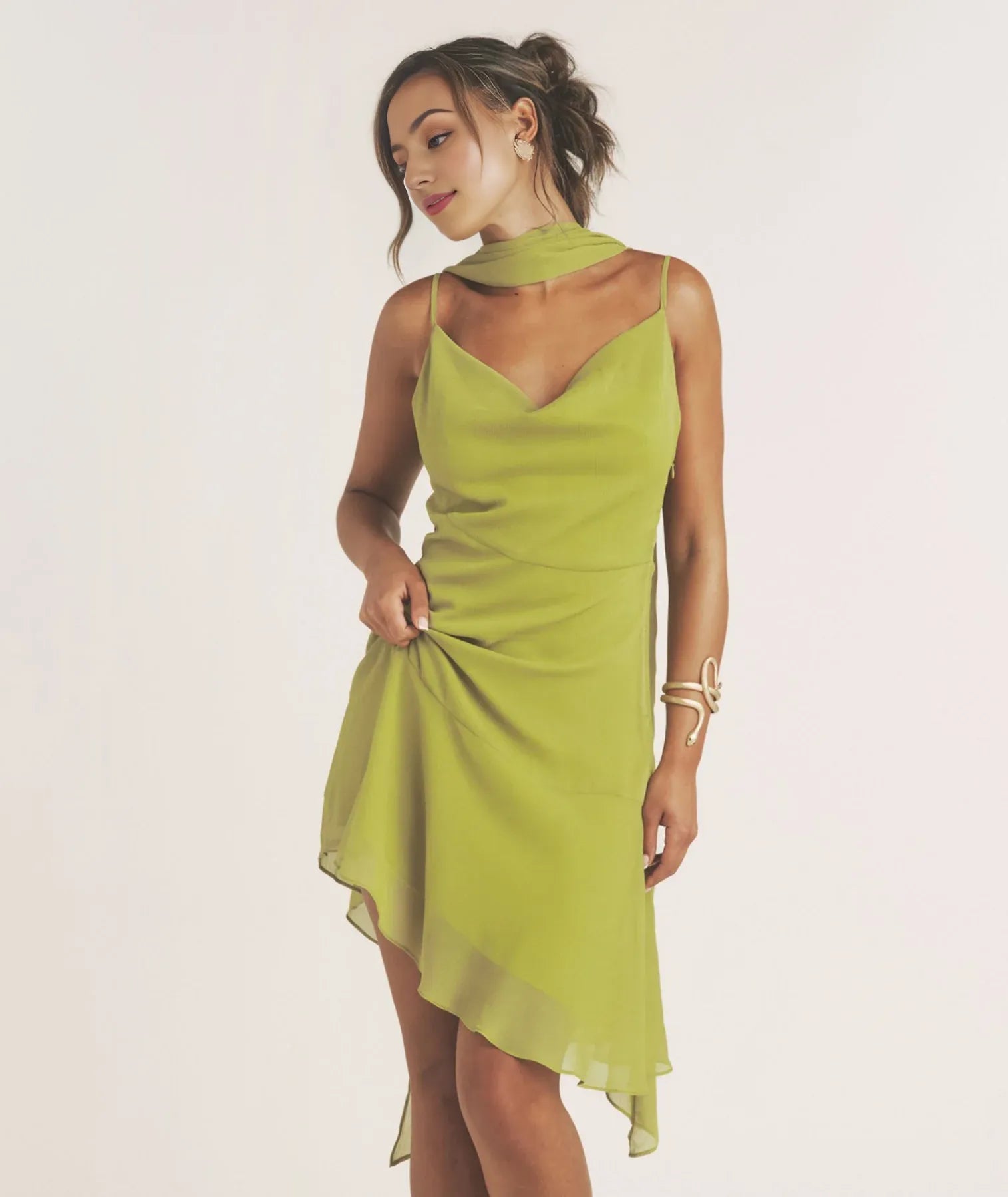 Vestido Weitese moderno con cuello vuelto, minivestido con espalda abierta, tirantes finos y sin mangas para fiesta de graduación. 