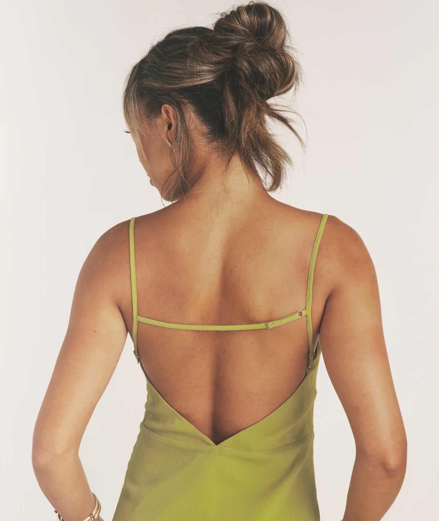 Vestido Weitese moderno con cuello vuelto, minivestido con espalda abierta, tirantes finos y sin mangas para fiesta de graduación. 