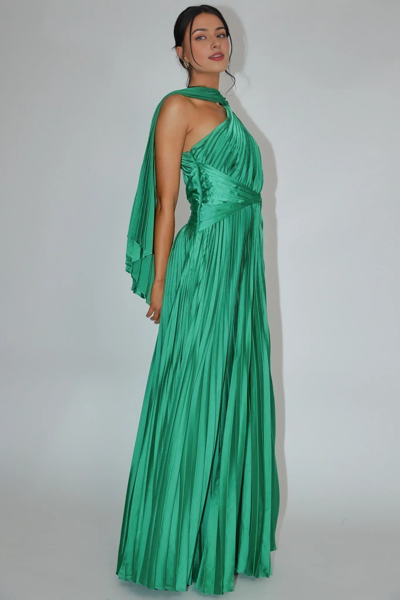 Vestido elegante de satén verde esmeralda de Weitese, con escote de un solo hombro, plisado, envolvente, con faja y silueta hasta el suelo. 