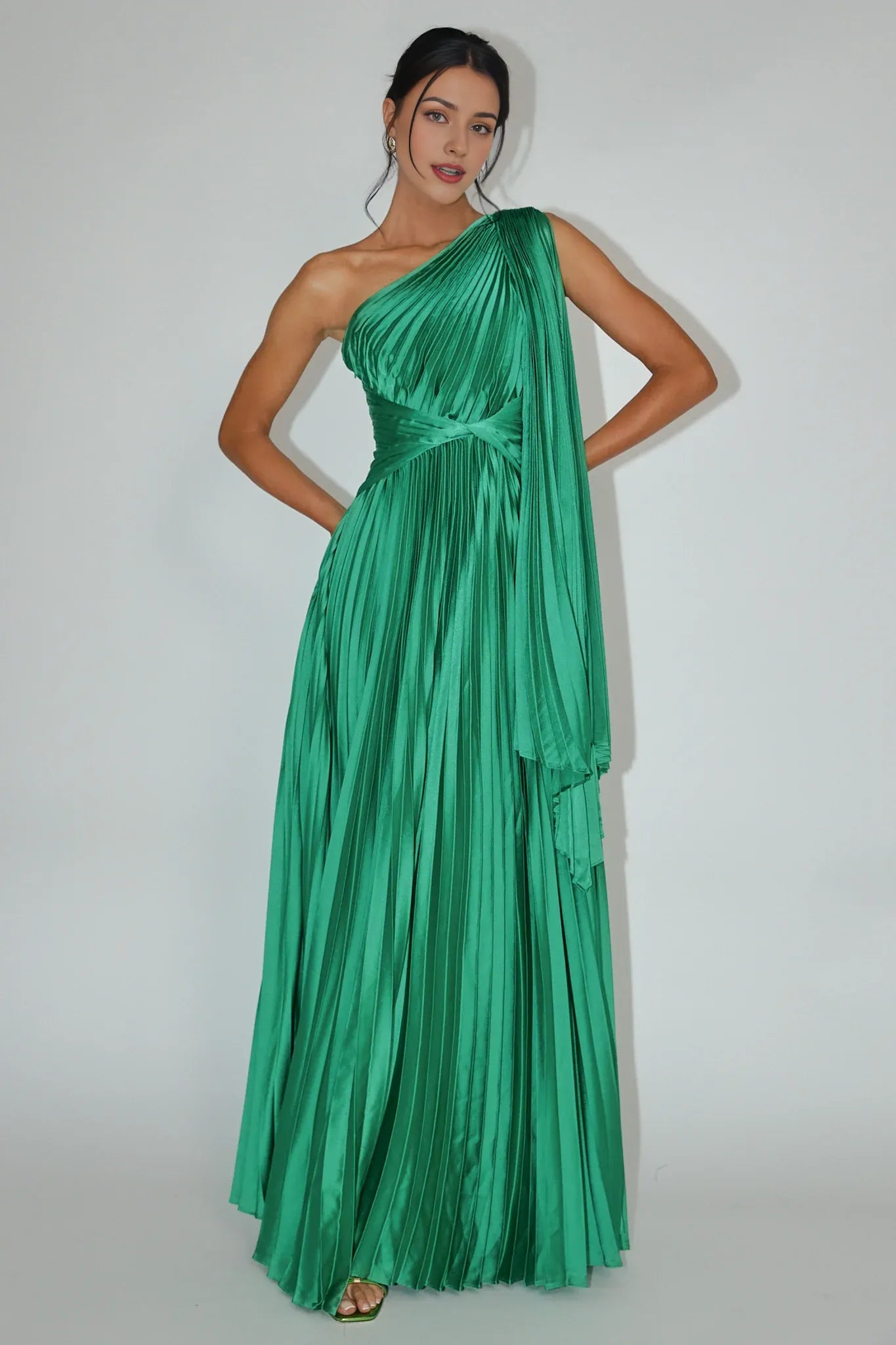Vestido elegante de satén verde esmeralda de Weitese, con escote de un solo hombro, plisado, envolvente, con faja y silueta hasta el suelo. 