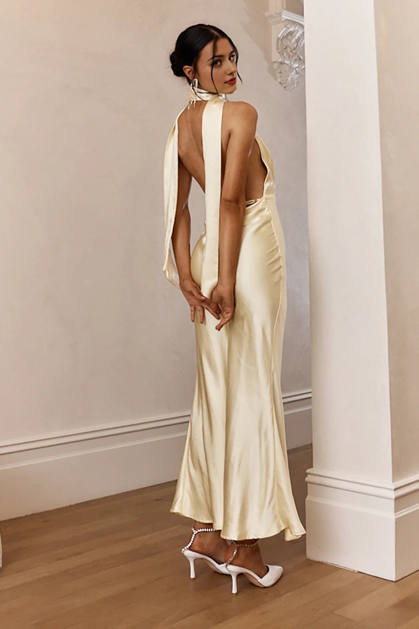 Weitese Dress Elegant White Satin Gown Halter Neck Plunging V Cut Long Scarf Accent and Floor Length Silhouette Prom Dress