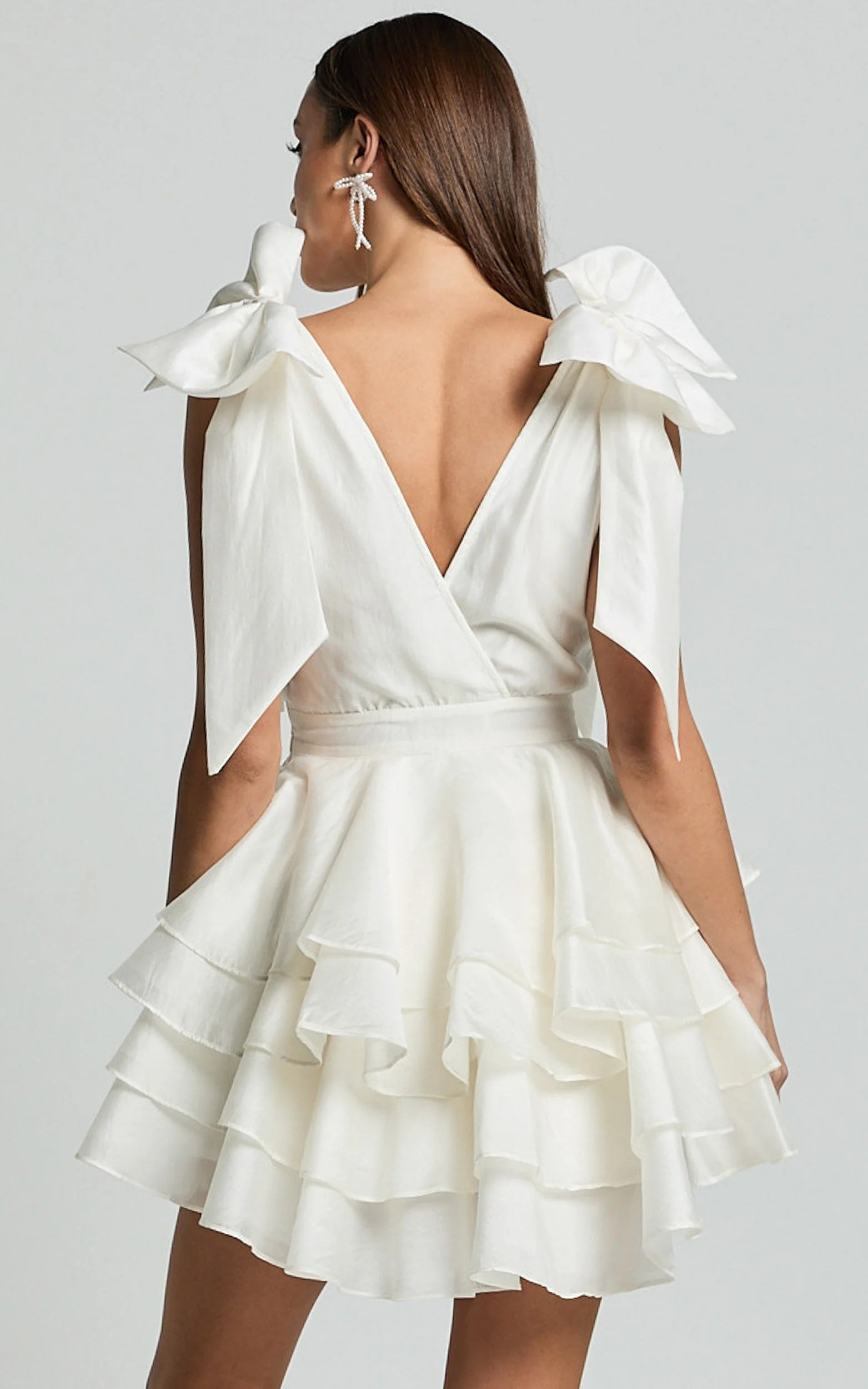 Weitese Dress Elegant Shoulder Tie Plunge Ruffle Mini Dress White A-Line Sleeveless Backless Homecoming Dress