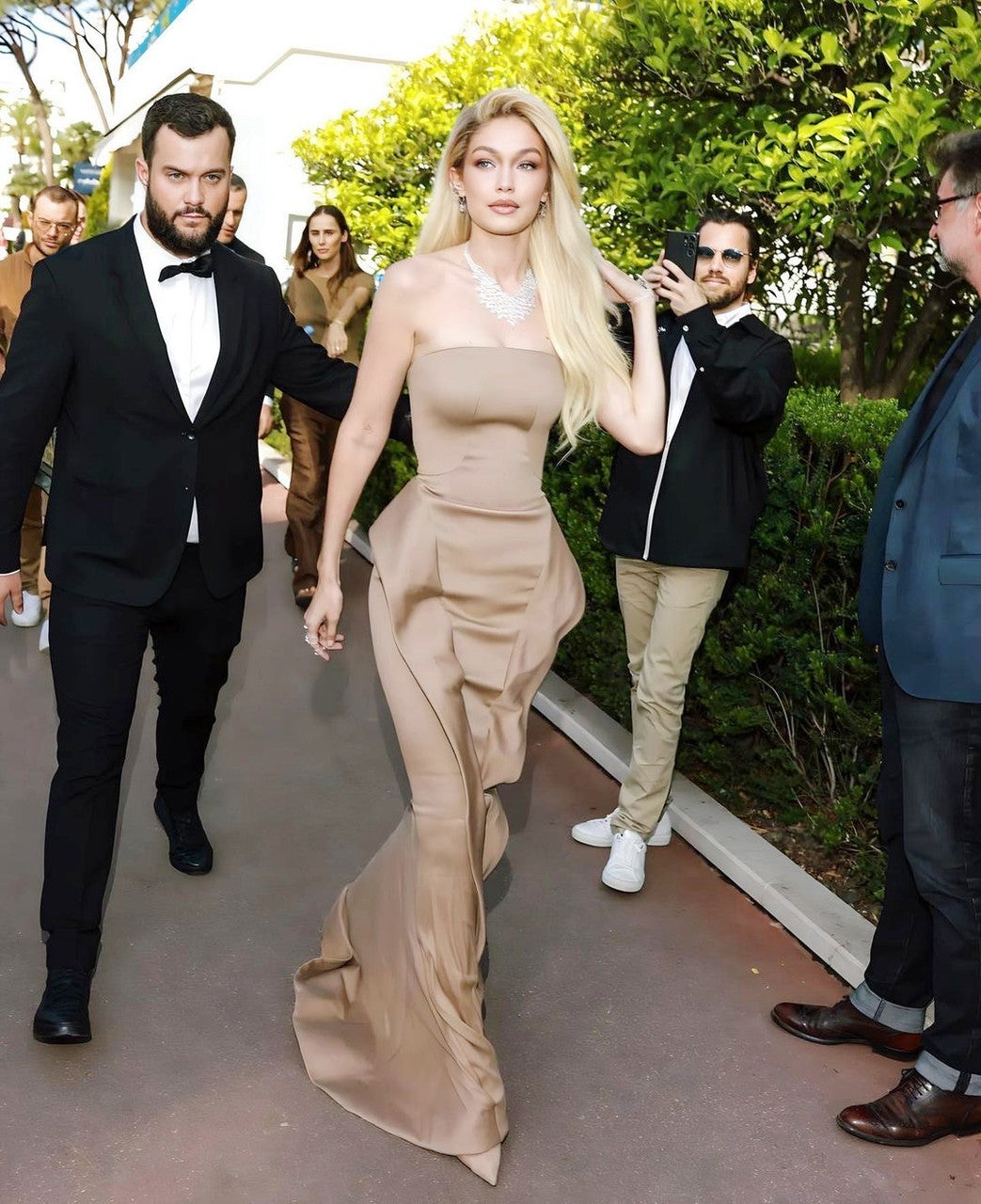 Weitese Dress Elegant Strapless Maxi Dress Champagne Mermaid/Trumpet Sleeveless Corset Prom Dress