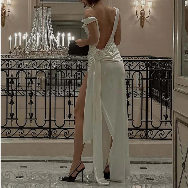 Robe Weitese élégante col en V sans manches en satin pour femme, tenue de soirée sexy fendue, ajourée, couleur unie, taille haute, drapée, longue 