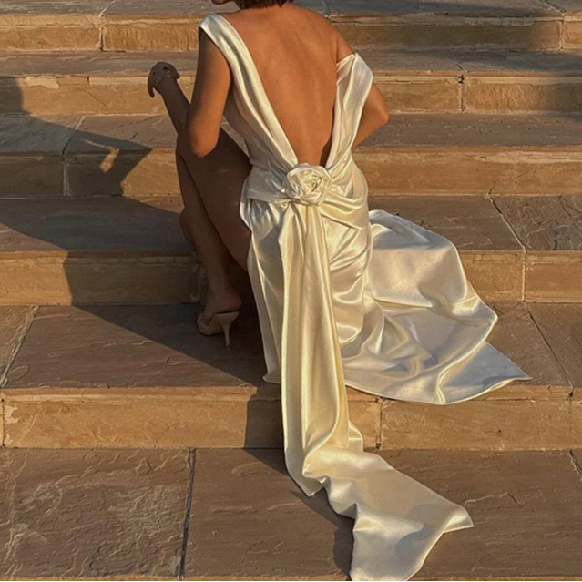 Robe Weitese élégante col en V sans manches en satin pour femme, tenue de soirée sexy fendue, ajourée, couleur unie, taille haute, drapée, longue 