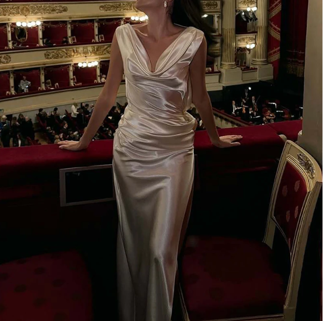 Robe Weitese élégante col en V sans manches en satin pour femme, tenue de soirée sexy fendue, ajourée, couleur unie, taille haute, drapée, longue 