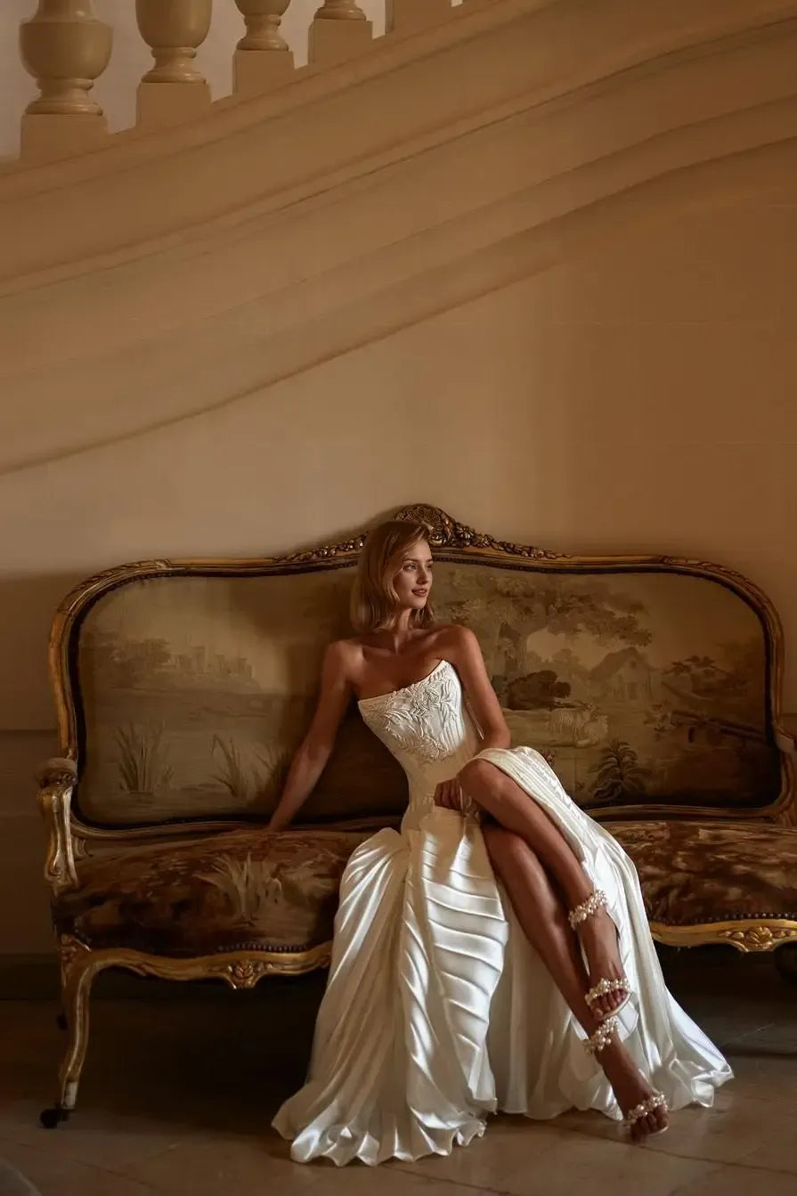 Weitese Dress Exquisite White Satin Strapless Sleeveless Maxi Dress Pleated Wedding Dress with Applique