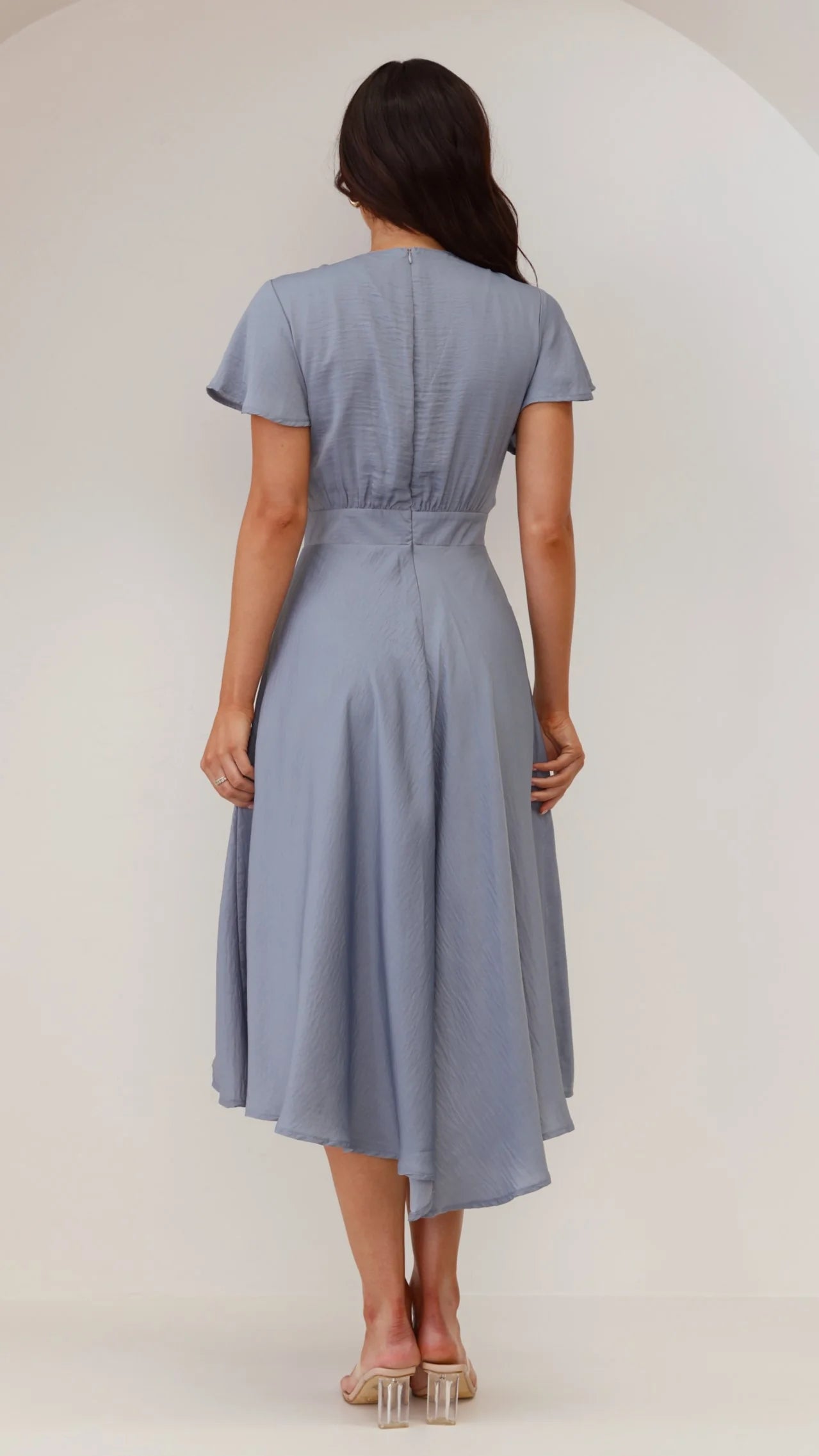 Vestido Weitese de moda con escote en V, vestido midi negro de satén en forma de A, sin mangas, color liso, vestido de fiesta de corte alto bajo 