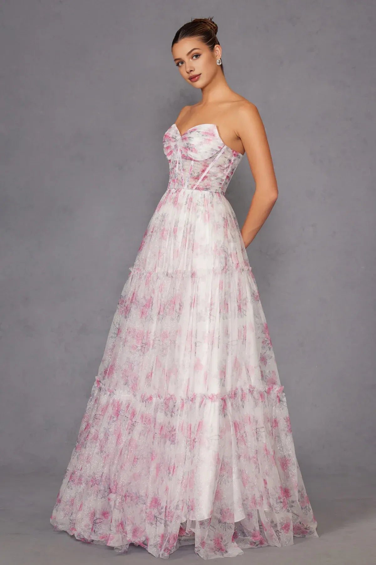 Vestido largo de tul con estampado floral de Weitese, escote en forma de corazón sin tirantes, que captura una sofisticación de ensueño. Vestido de fiesta. 