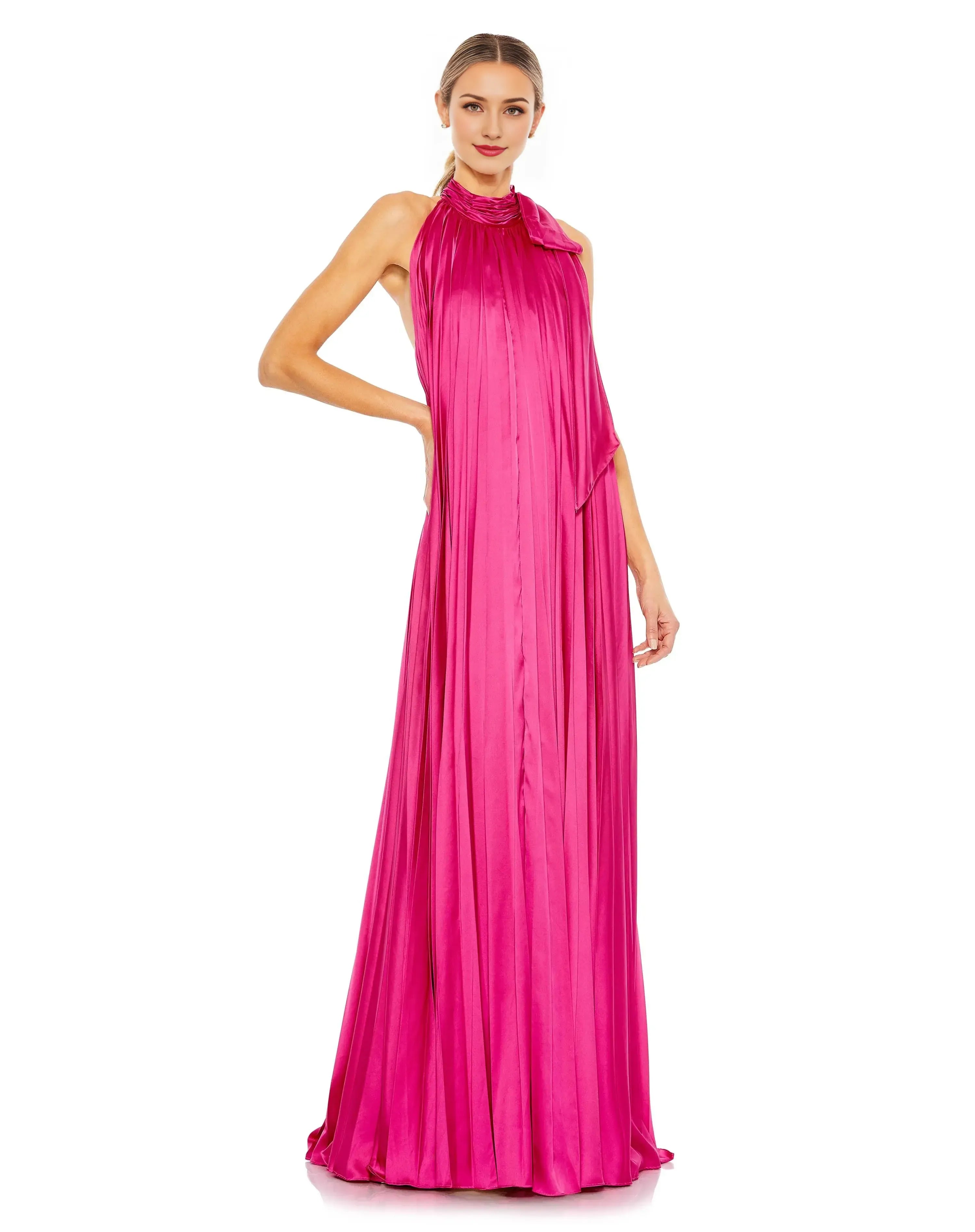 Robe de soirée longue plissée fuchsia à épaules dénudées, coupe trapèze, sans manches, traîne courte, dos nu 