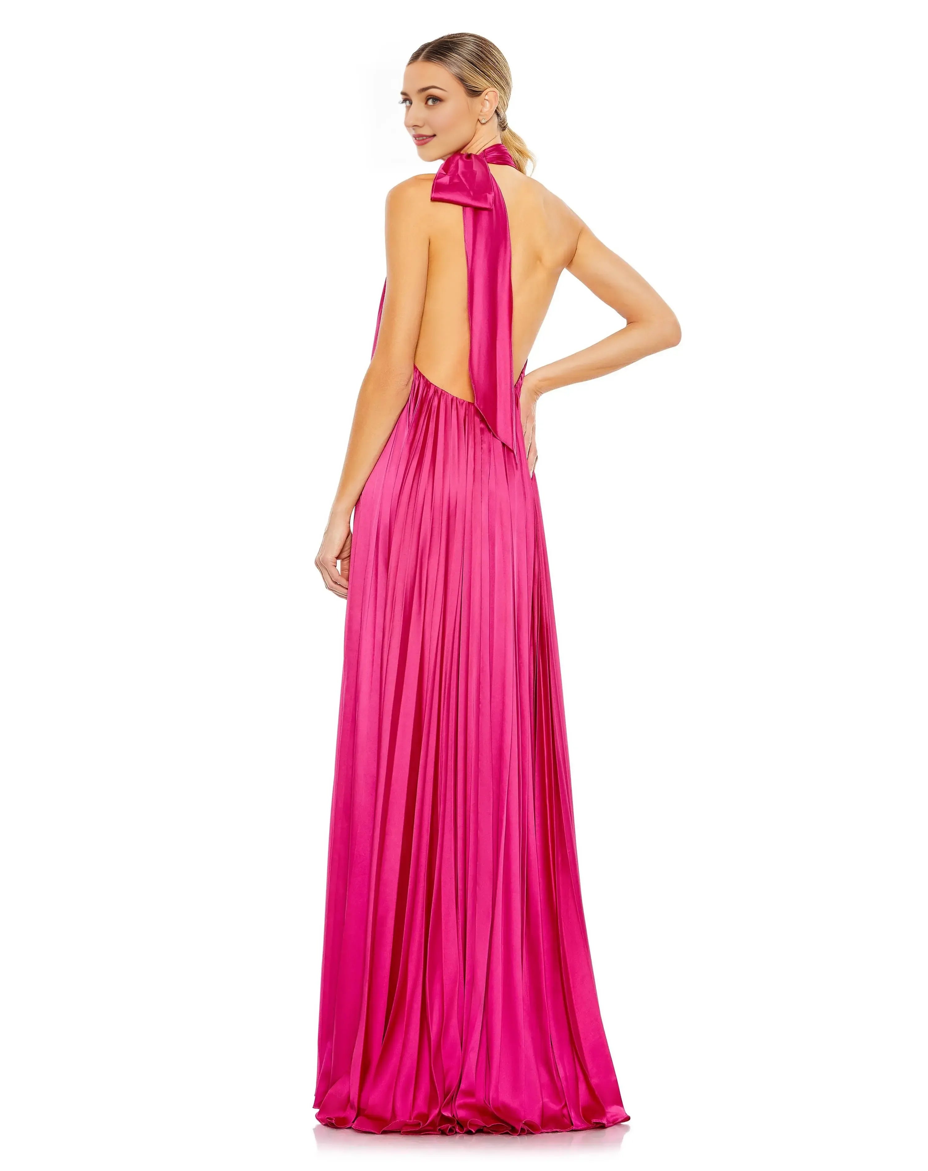 Robe de soirée longue plissée fuchsia à épaules dénudées, coupe trapèze, sans manches, traîne courte, dos nu 