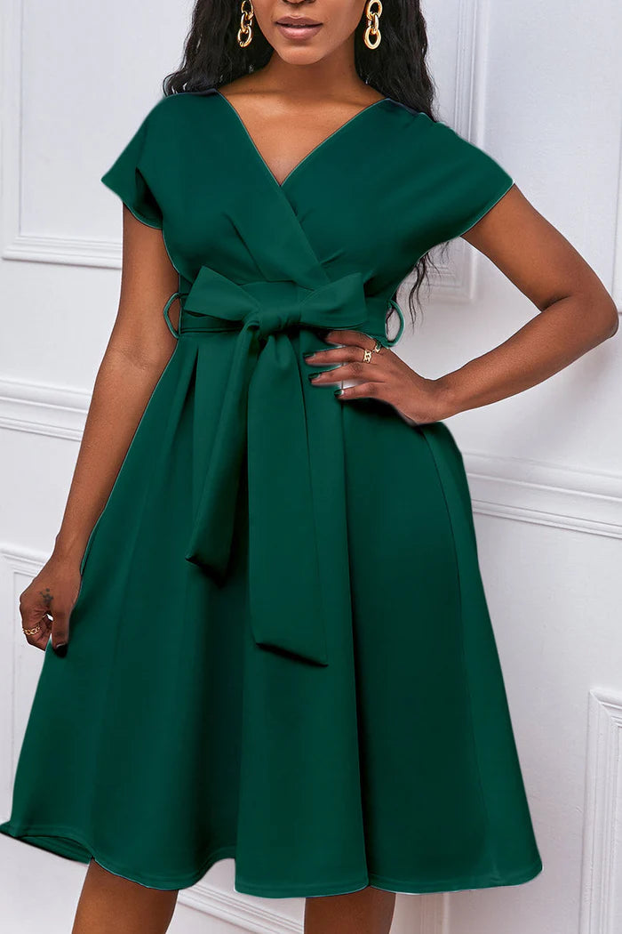 Weitese Dress Green A-Line V-Neck Party Cocktail Dress Zipper Up Homecoming Dress With Bow Knot