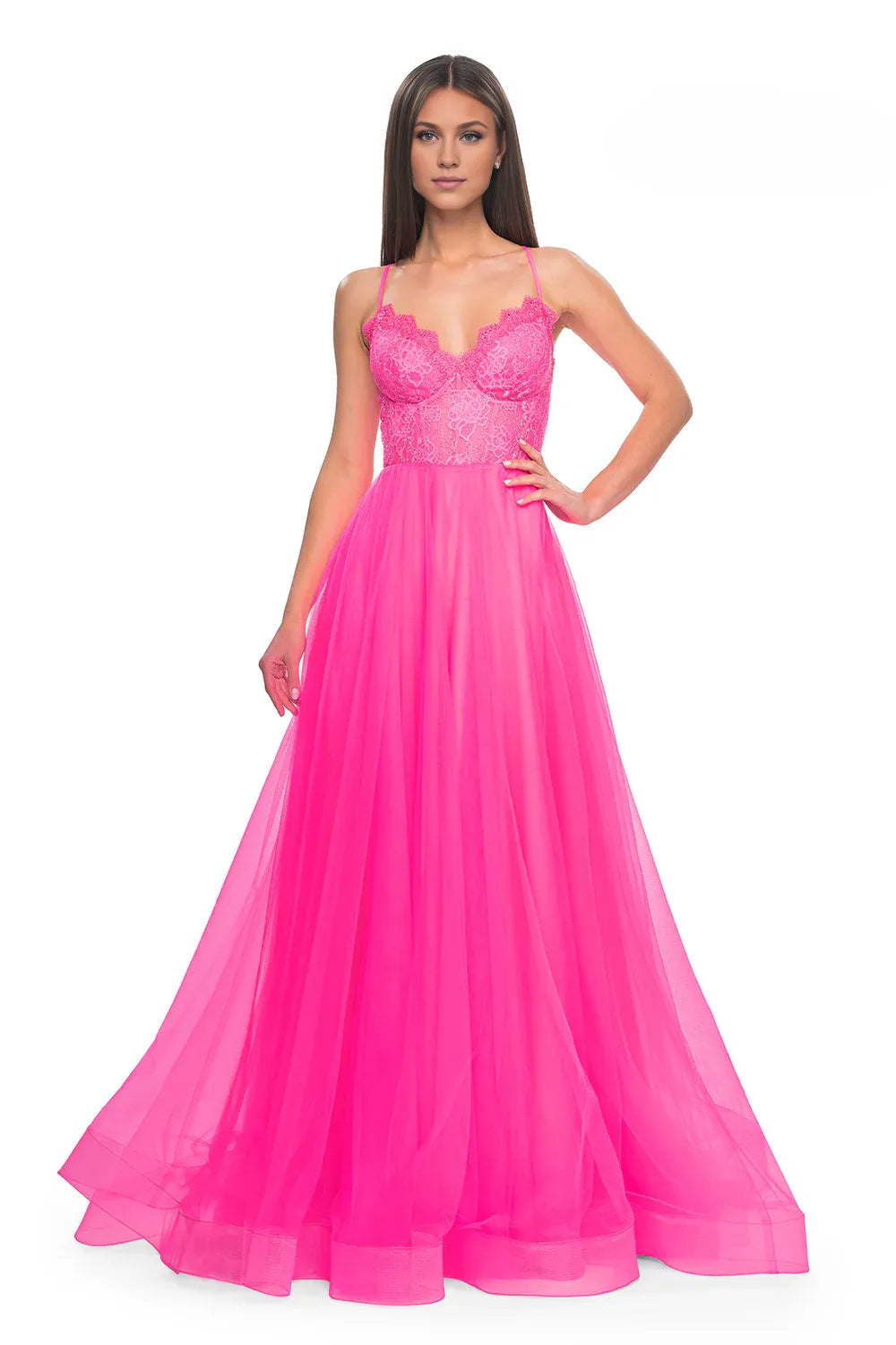 Vestido Weitese de tul verde con tirantes finos, escote en V pronunciado, corpiño bordado y silueta de baile. 