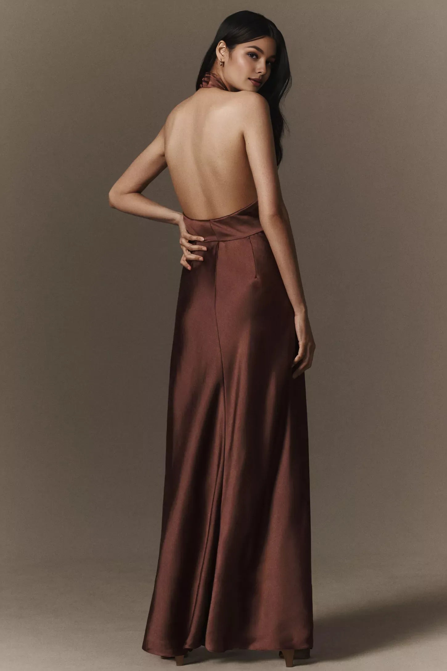 Robe Weitese Robe longue en satin à col licou Robe de bal colonne sans manches dos nu chocolat 