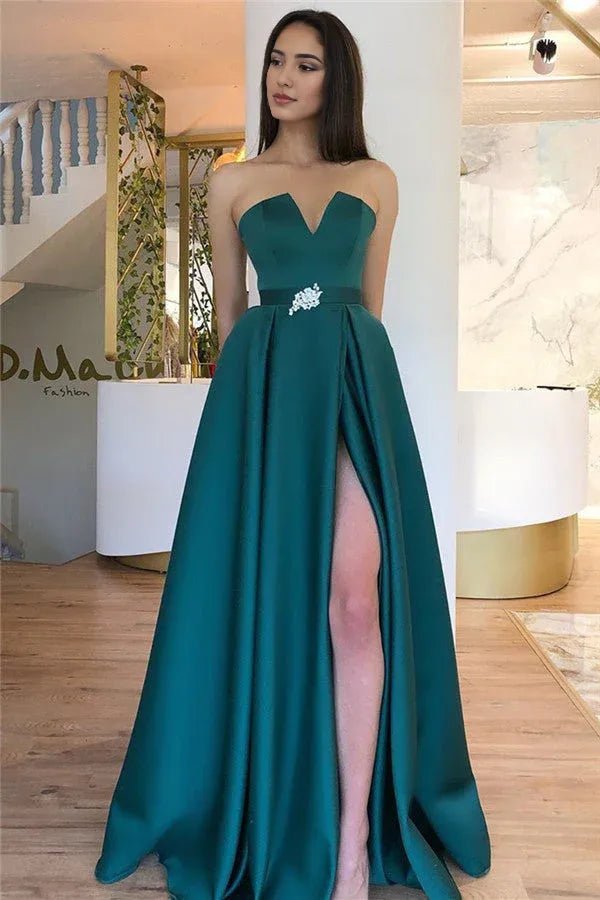 Robe de soirée longue en satin, coupe trapèze, sans bretelles, dos nu, avec fente