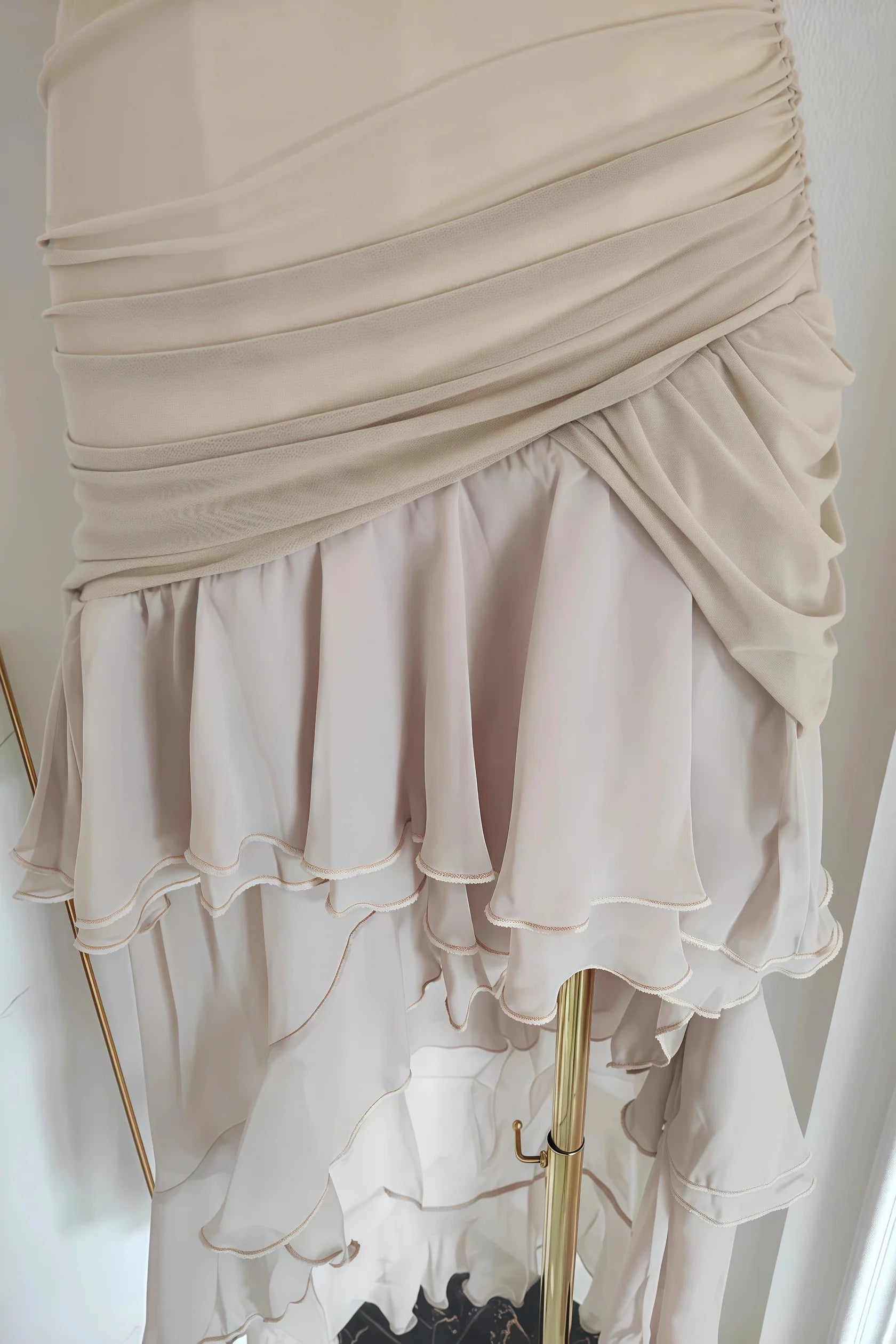 Weitese Dress Nude Strapless Pleated Chiffon Midi Dress Homecoming Dress Hight-Low Hem Party Dresses/No pearls necklace