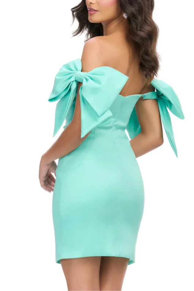 Weitese Dress Off-the-Shoulder Dress Sheath Column Sleeveless Sweetheart Solid Color Short Homecoming Dress With Bowknot