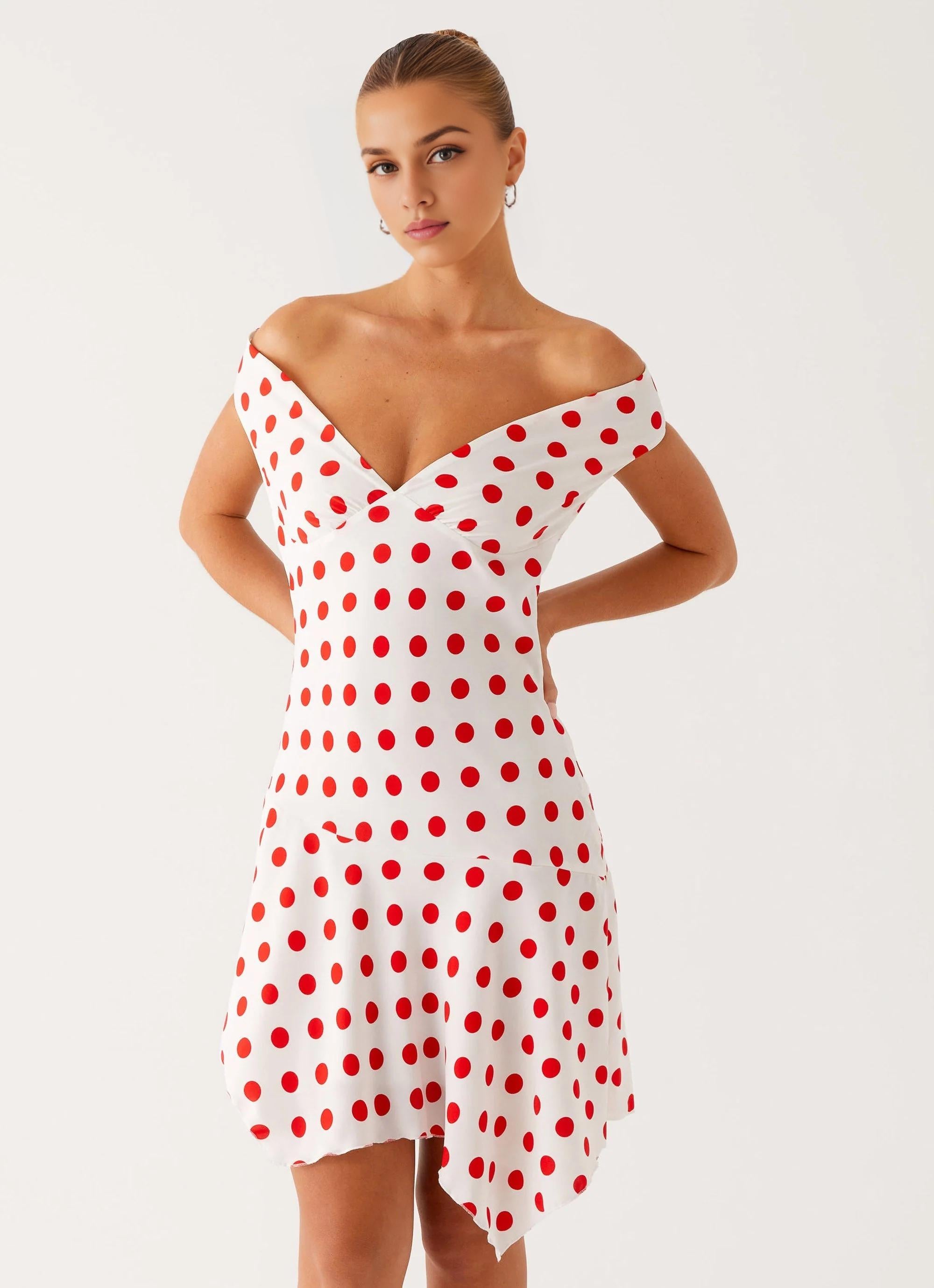 Weitese Dress Off-the-Shoulder Sleeveless Sexy Backless Ruffle Hem White Red Polka Dot Homecoming Dress