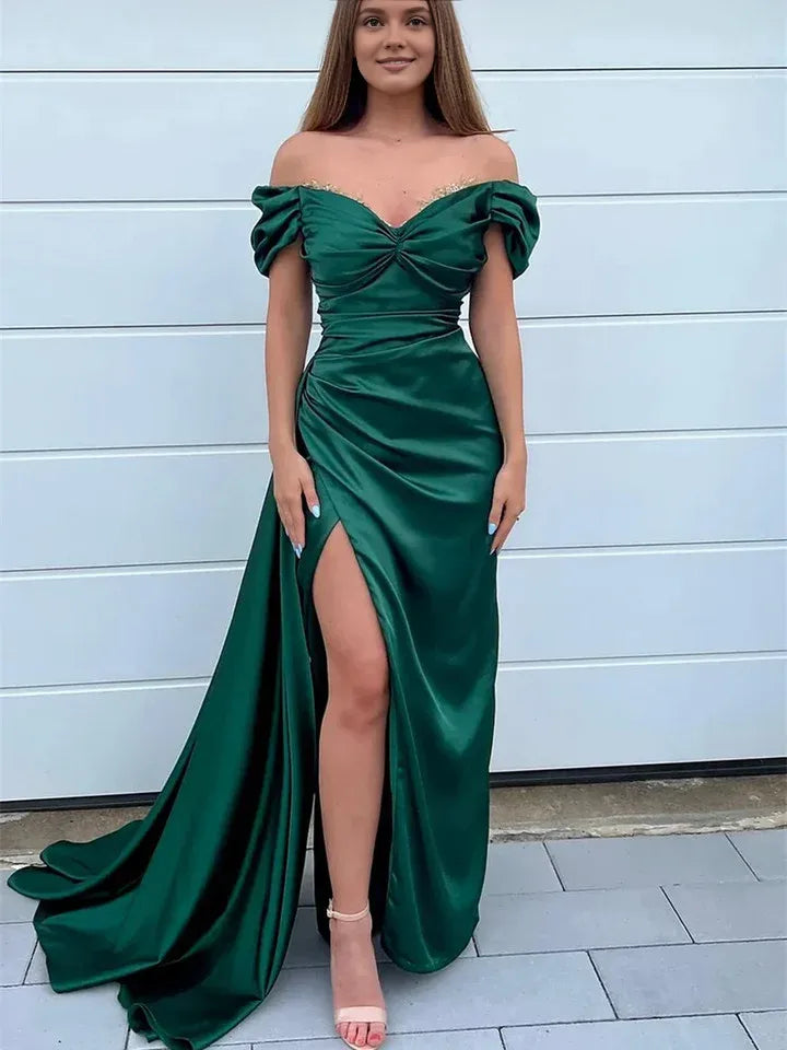 Robe longue Weitese à épaules dénudées et fente latérale en satin vert 