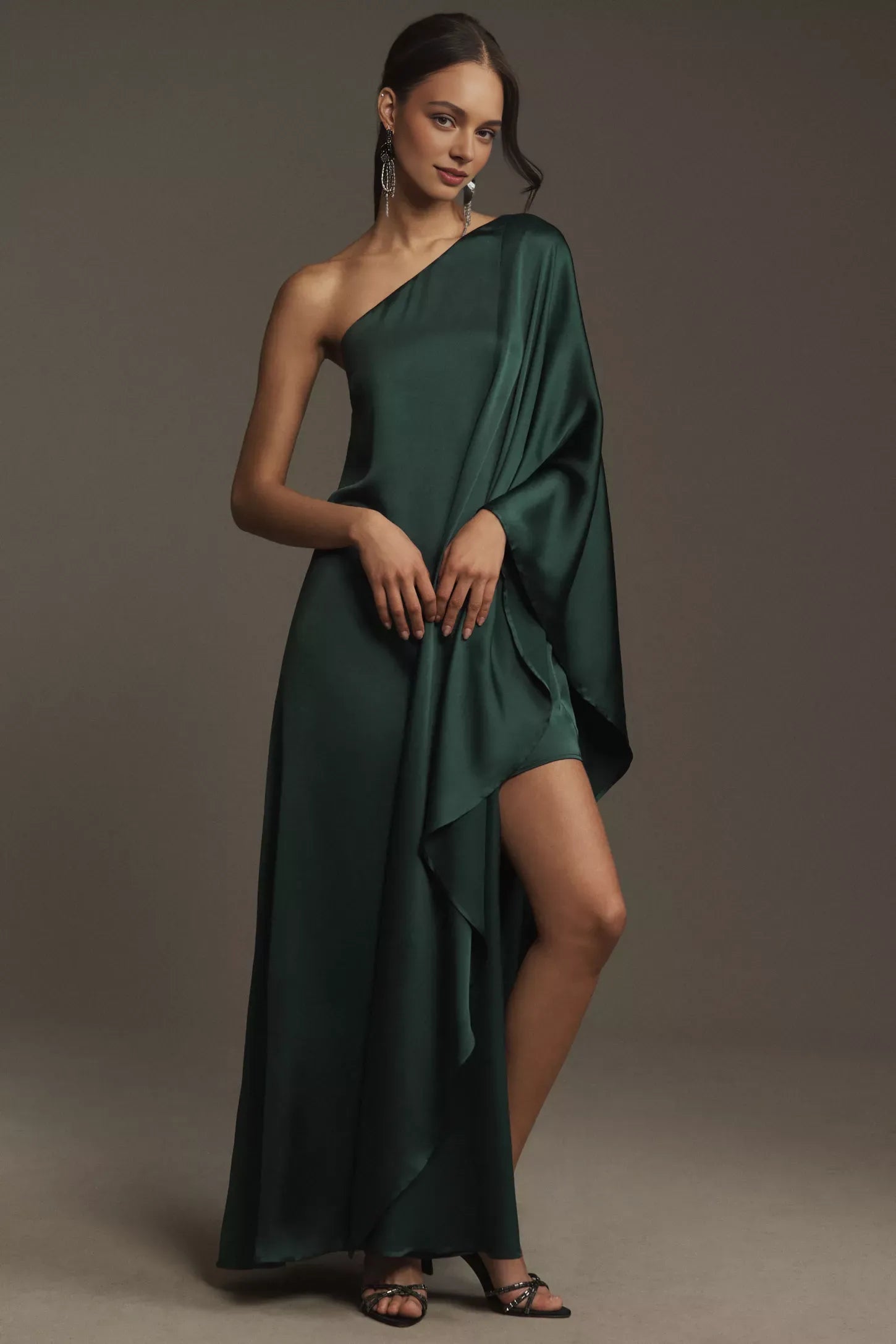 Robe Weitese asymétrique en satin, robe de bal sans manches, robe longue minimaliste verte à ourlet asymétrique 