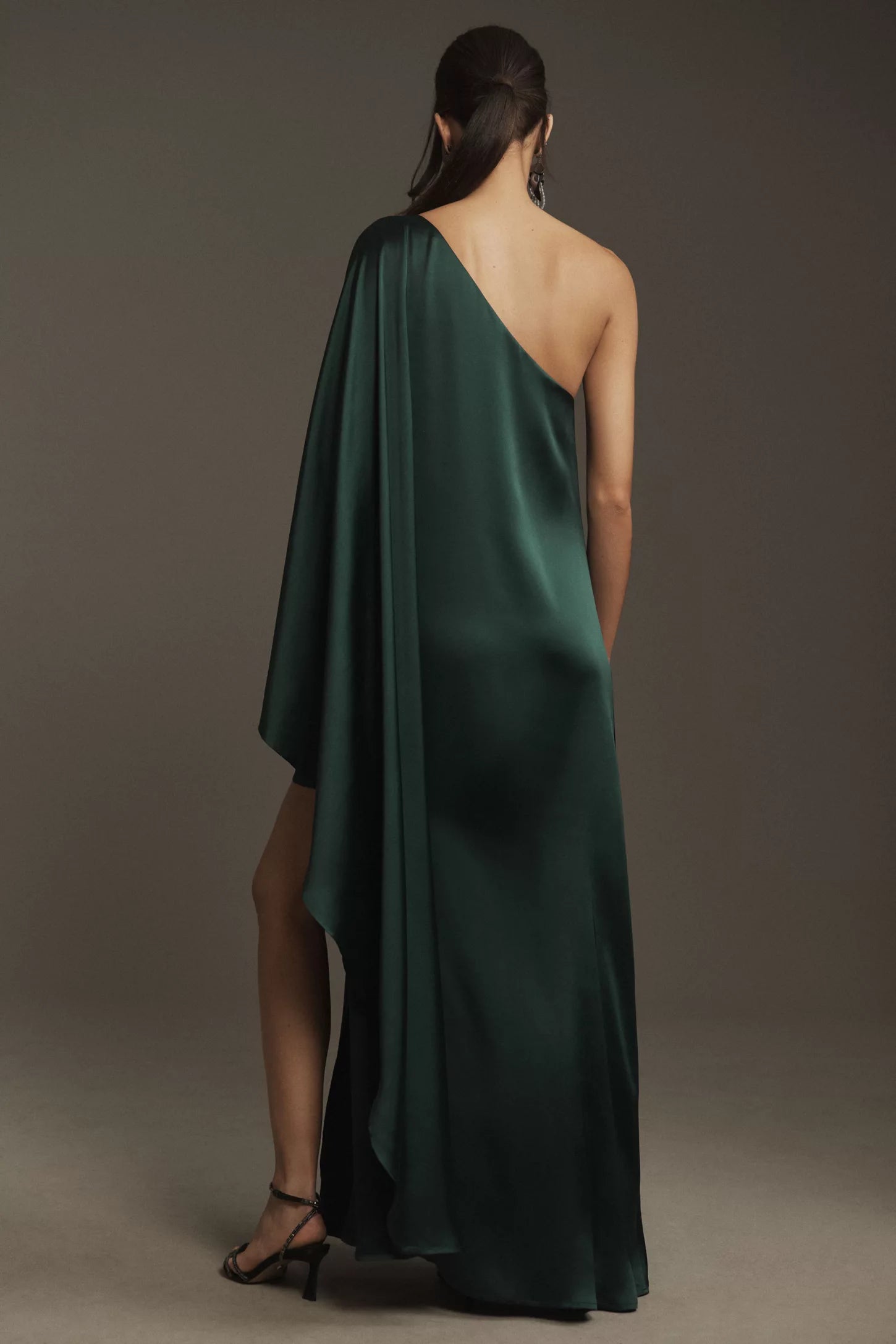 Robe Weitese asymétrique en satin, robe de bal sans manches, robe longue minimaliste verte à ourlet asymétrique 