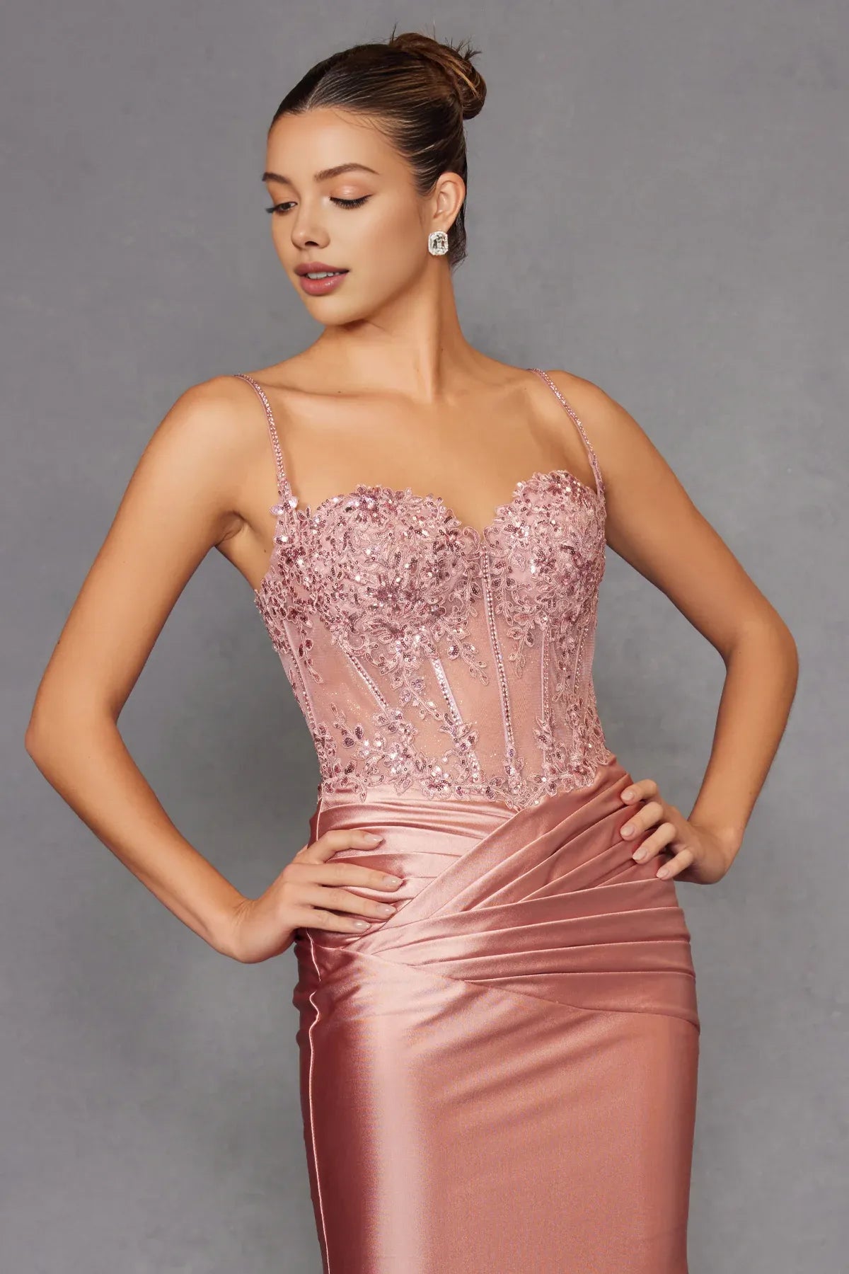 Robe sirène en satin or rose Weitese avec détails perlés transparents et robe froncée capturant une sophistication intemporelle. Robe de bal 