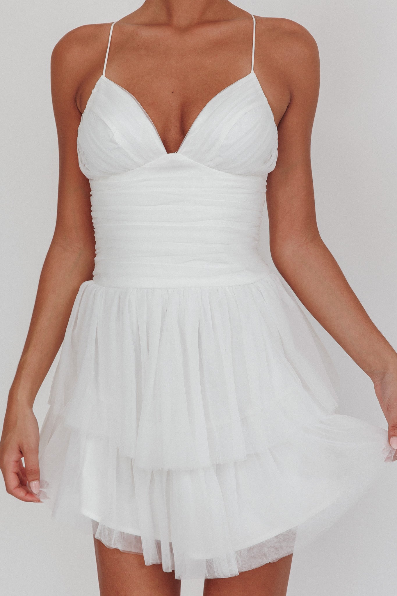 Weitese Dress Ruched Mesh Mini Dress White Backless Spaghetti Straps Tiered Homecoming Dress