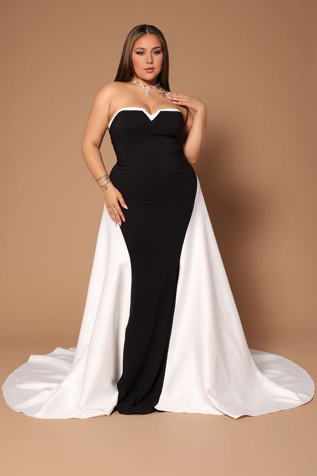Weitese Dress Satin Maxi Dress WhiteBlack Combo Off Shoulder Sleeveless A-line With Train