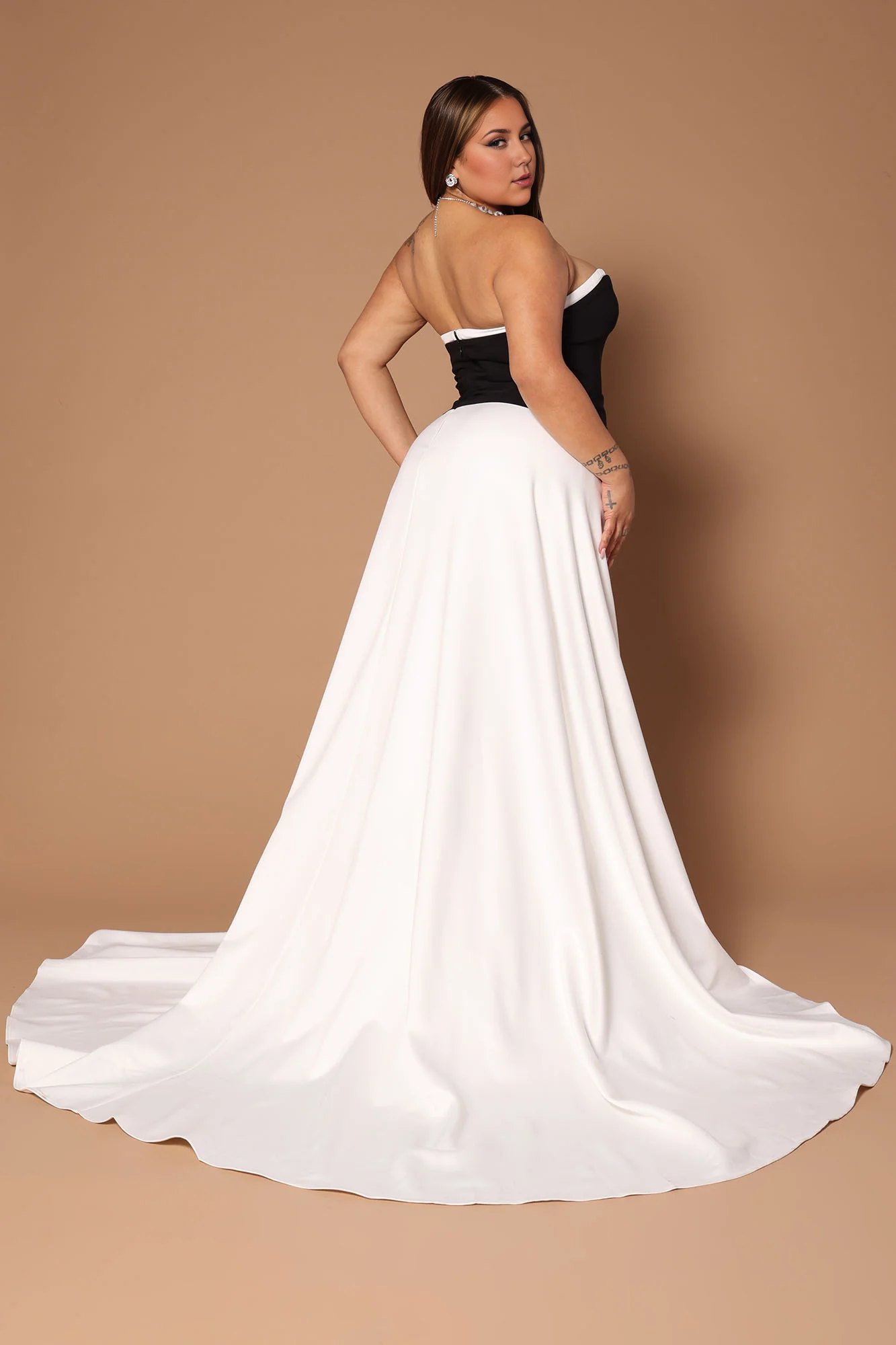 Weitese Dress Satin Maxi Dress WhiteBlack Combo Off Shoulder Sleeveless A-line With Train