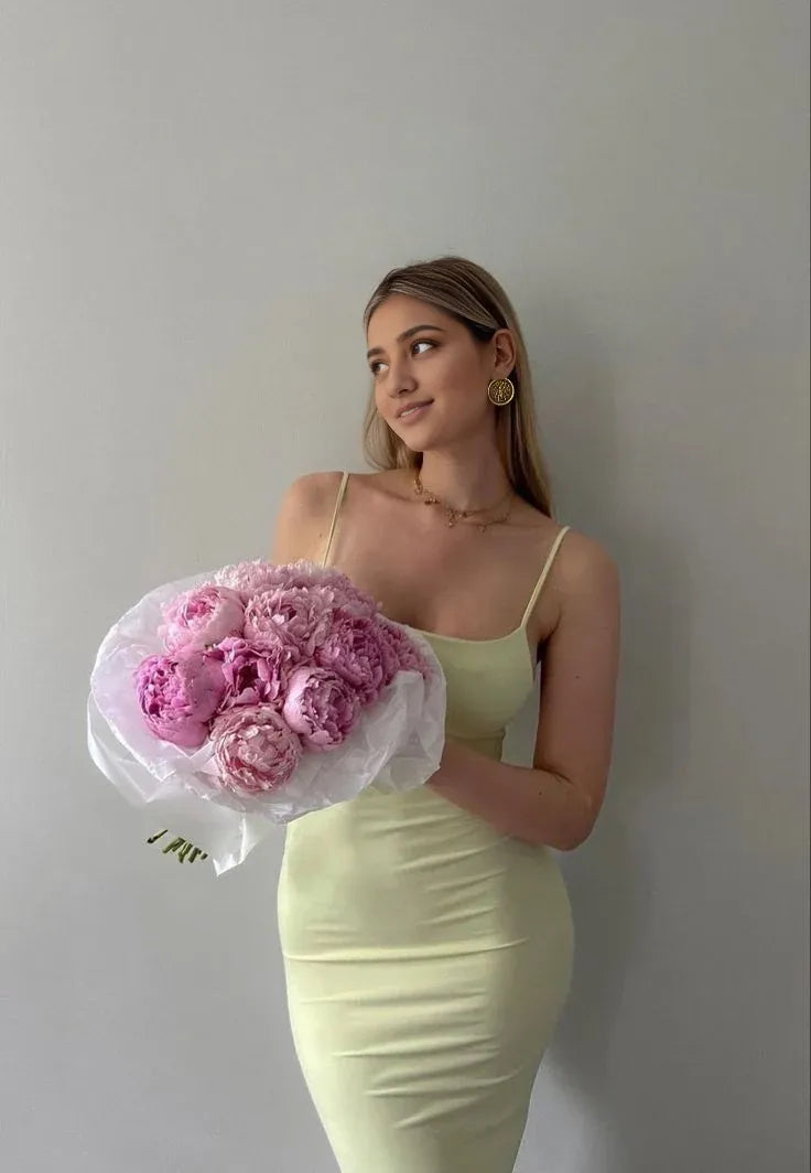 Robe de soirée sexy sirène à bretelles spaghetti en satin jaune dos nu 