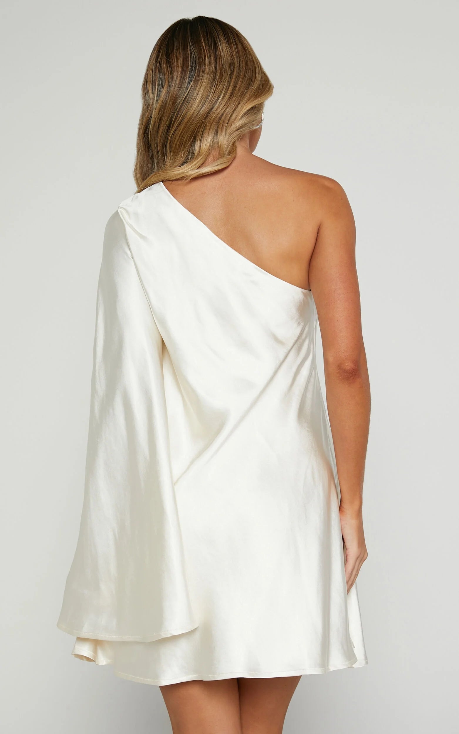 Weitese Dress Simple One Shoulder Long Sleeve Mini Cocktail Dresses Black A-Line Solid Color Satin Homecoming Dress