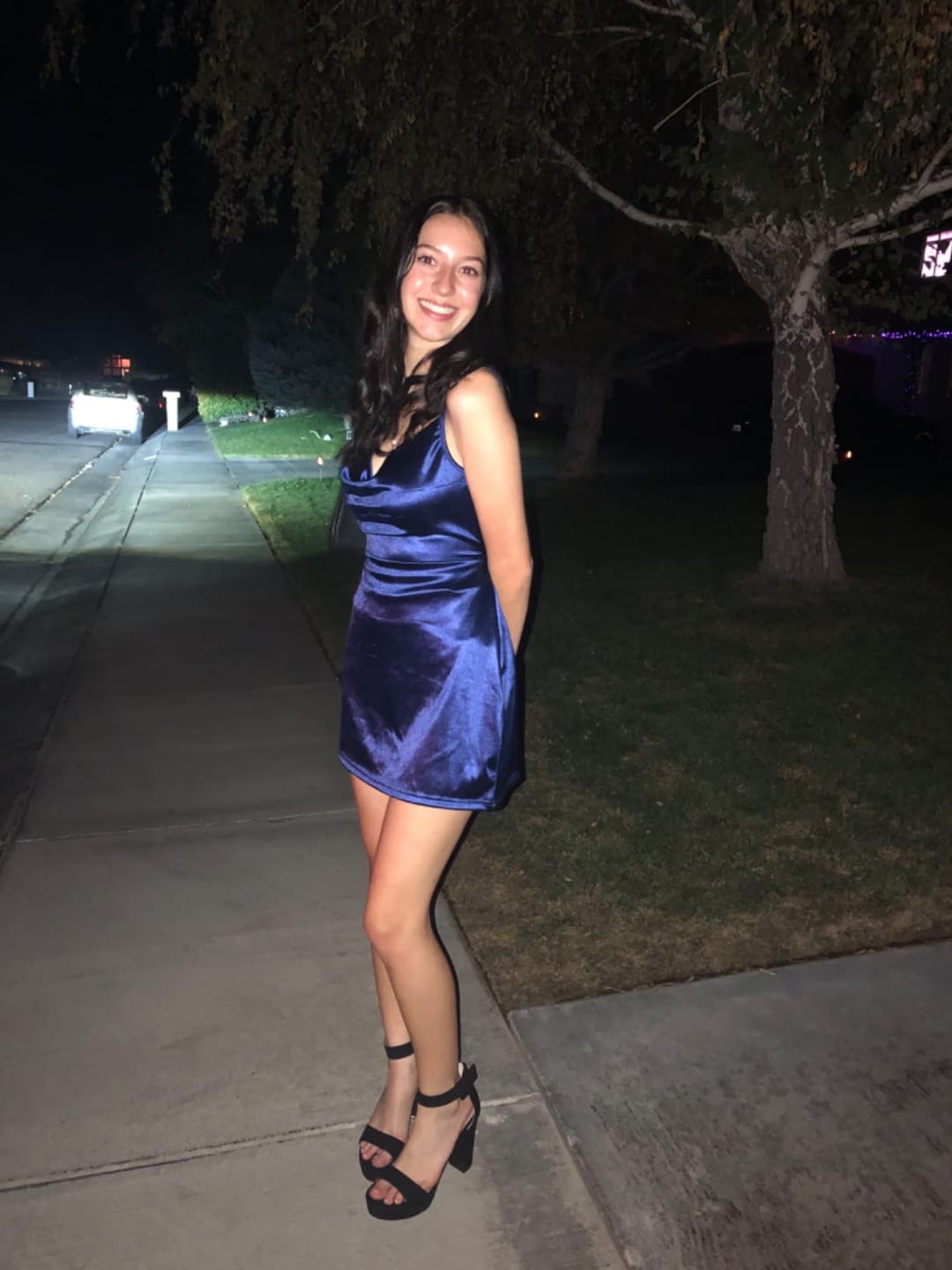 Vestido Weitese con tirantes finos, cuello vuelto, azul marino, corto, con cordones en la espalda y para regreso a casa. 