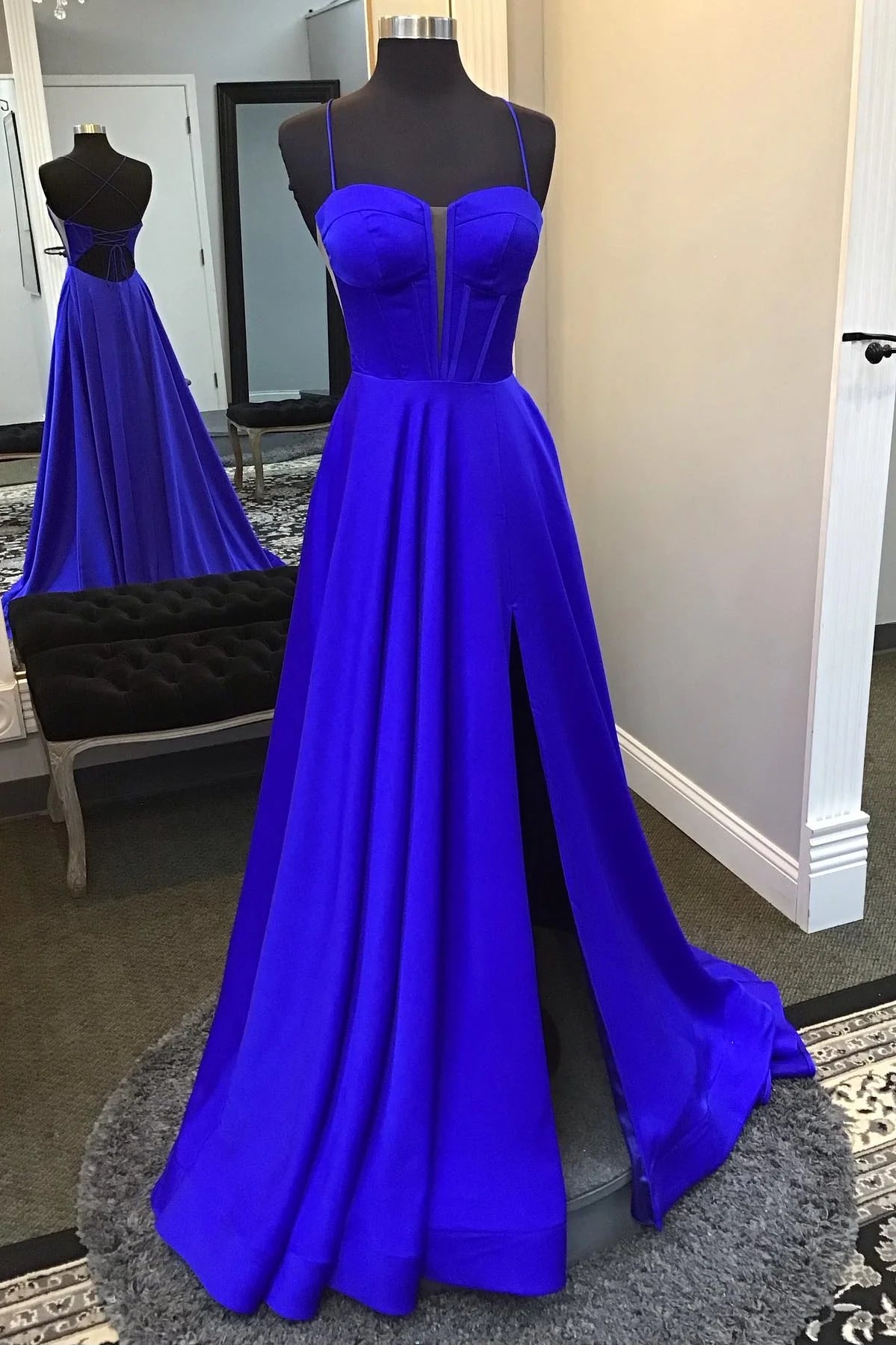 Robe longue trapèze jaune à bretelles spaghetti et fente pour bal de promo 