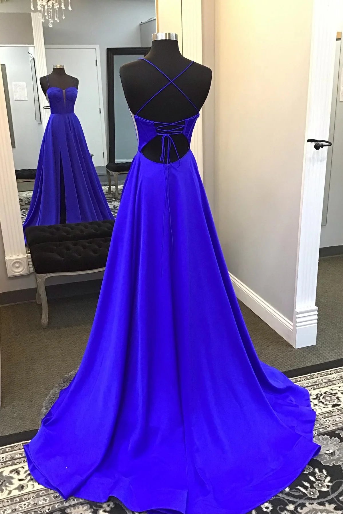 Robe longue trapèze jaune à bretelles spaghetti et fente pour bal de promo 