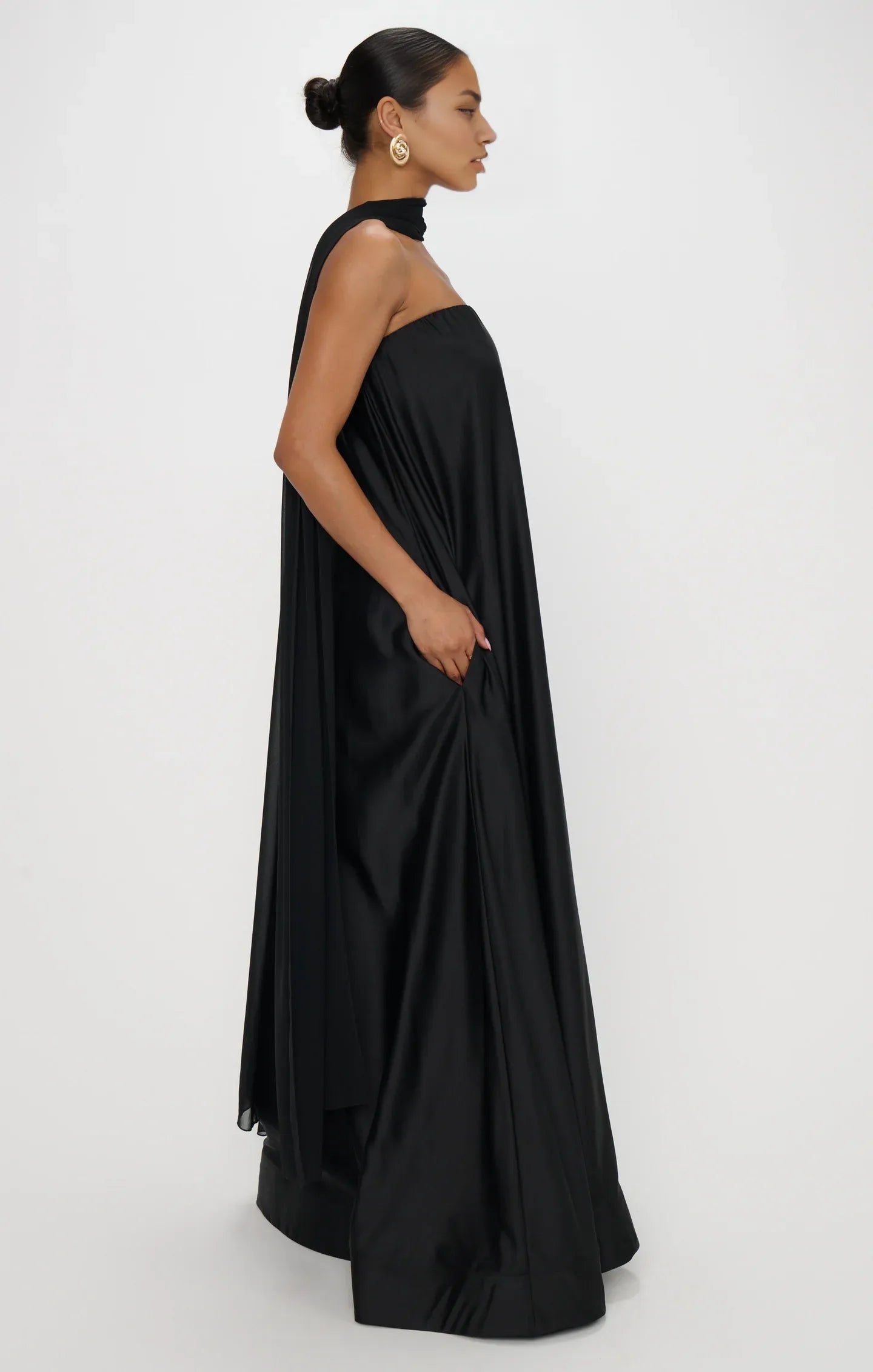 Weitese Dress Strapless Off the Shoulder Black Sleeveless Maxi Dress A-Line Solid Color Backless Fashion Prom Dress