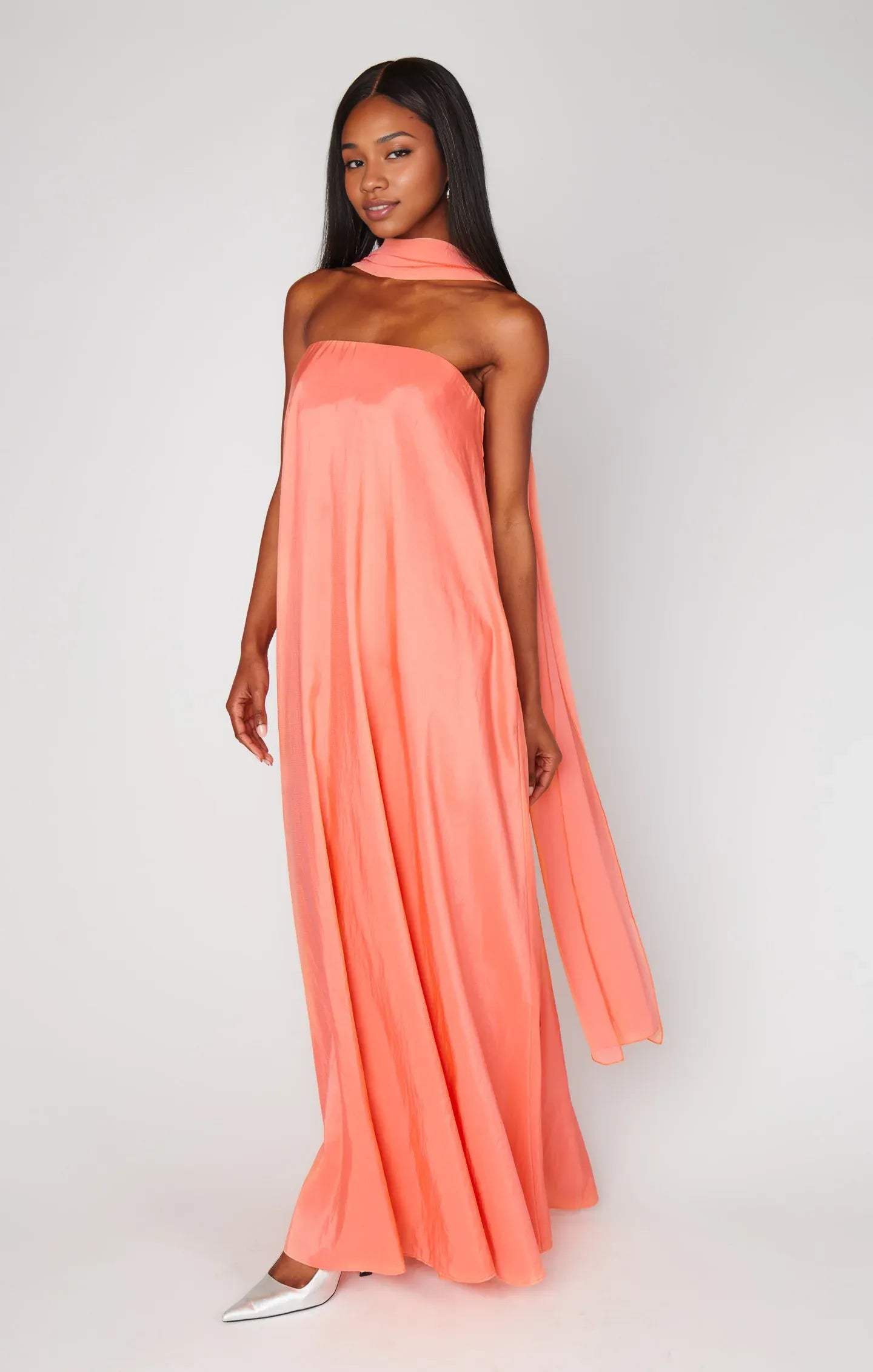 Weitese Dress Strapless Off the Shoulder Black Sleeveless Maxi Dress A-Line Solid Color Backless Fashion Prom Dress