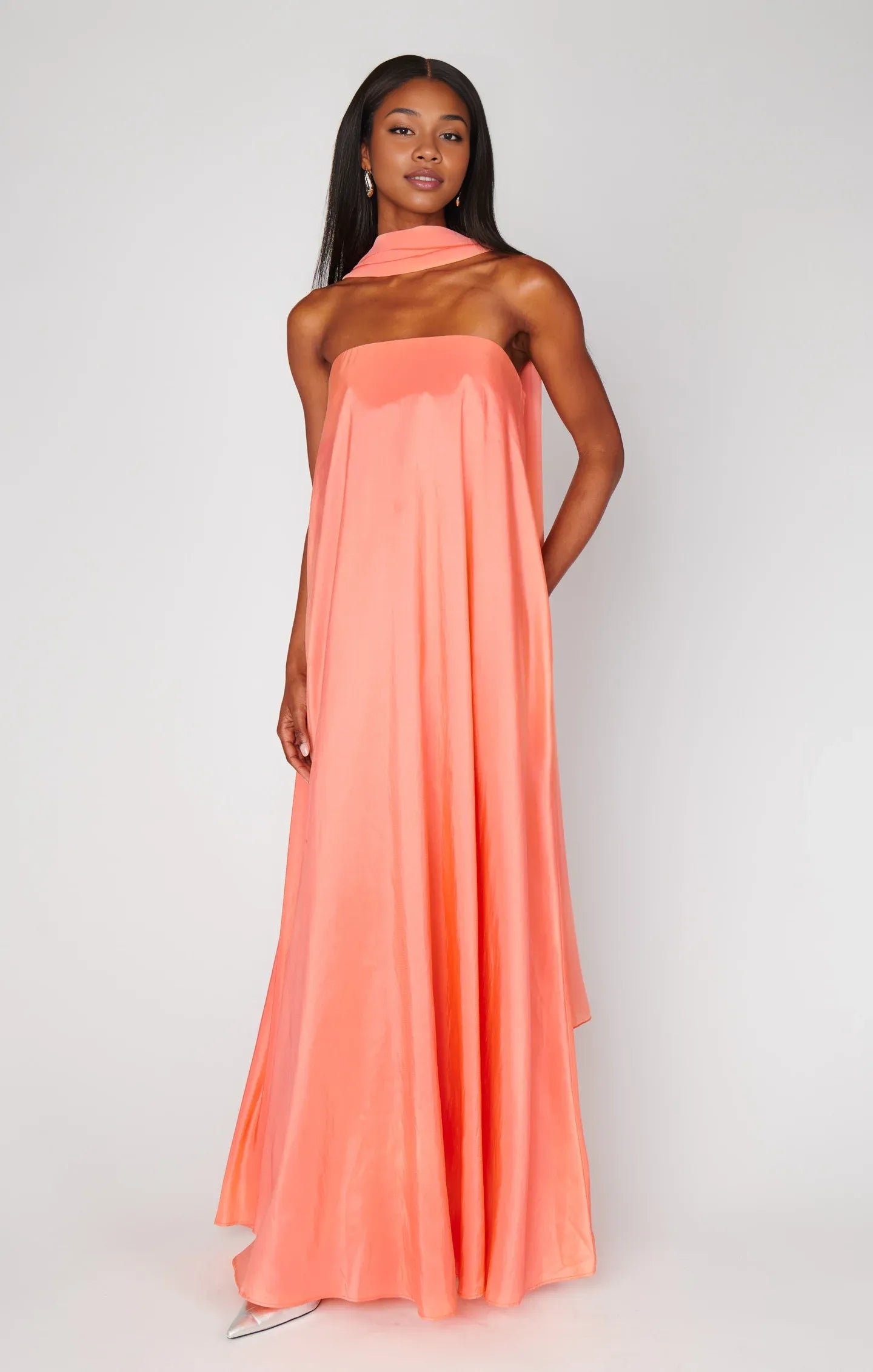 Weitese Dress Strapless Off the Shoulder Black Sleeveless Maxi Dress A-Line Solid Color Backless Fashion Prom Dress