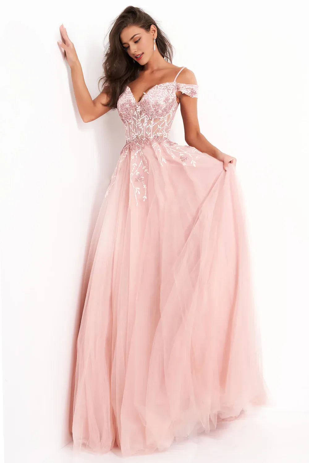 Vestido Weitese de tul turquesa con escote descubierto, corpiño bordado, falda de tul y dobladillo llamativo. 