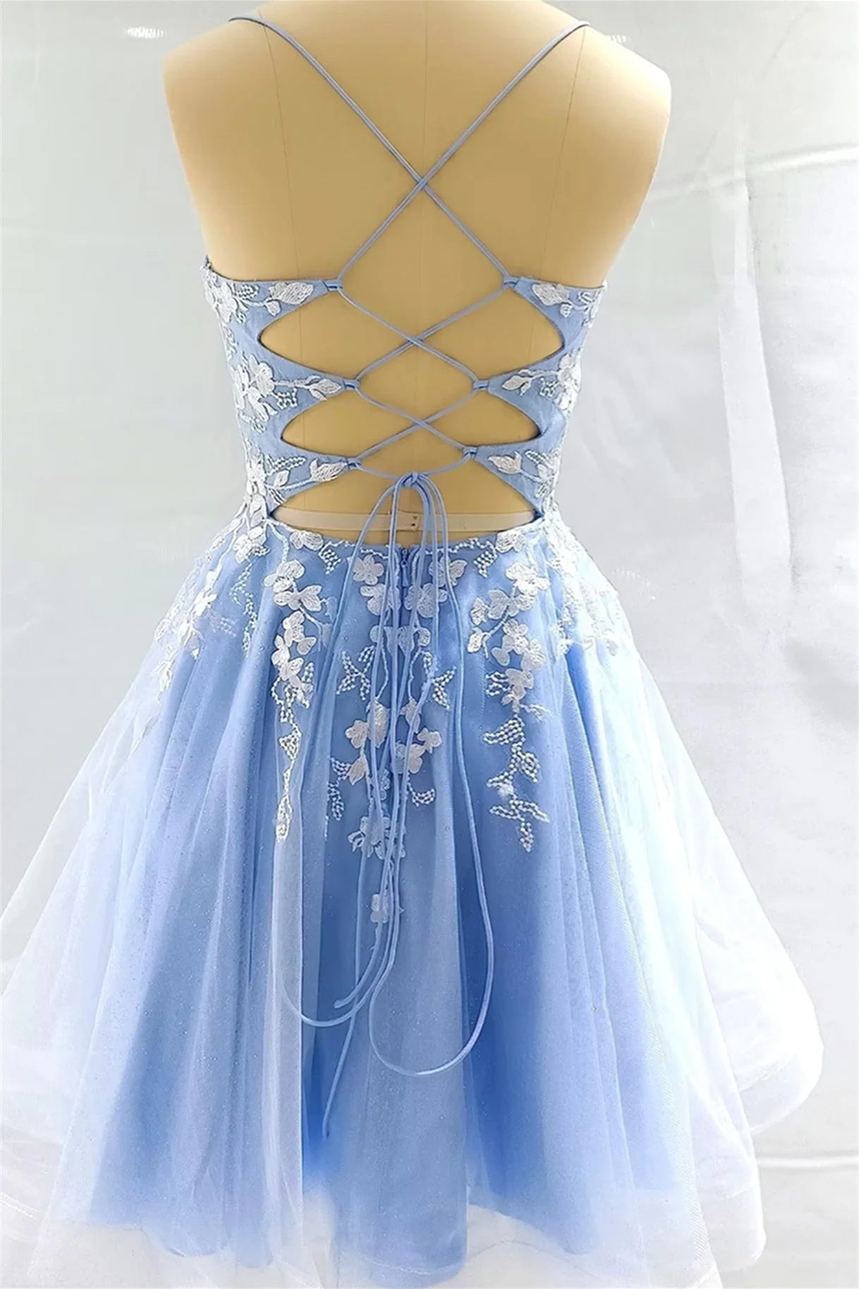 Weitese Dress V Neck Light Blue Appliques A-line Short Dress Sleeveless Knee Length Homecoming Dress