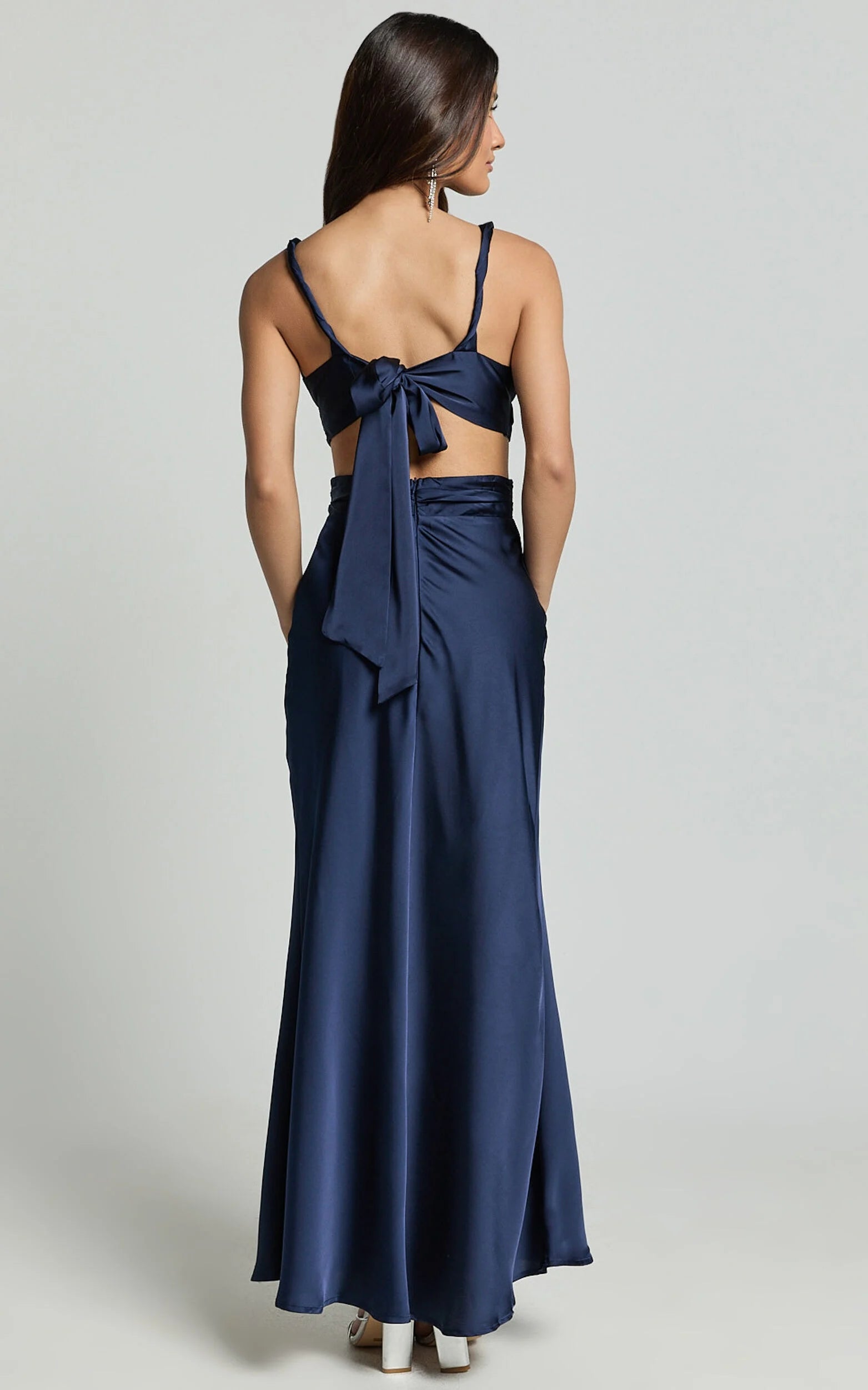 Robe de cocktail vintage Weitese à col en V et découpes, bleu marine, coupe trapèze, couleur unie, bretelles régulières, robe de bal 