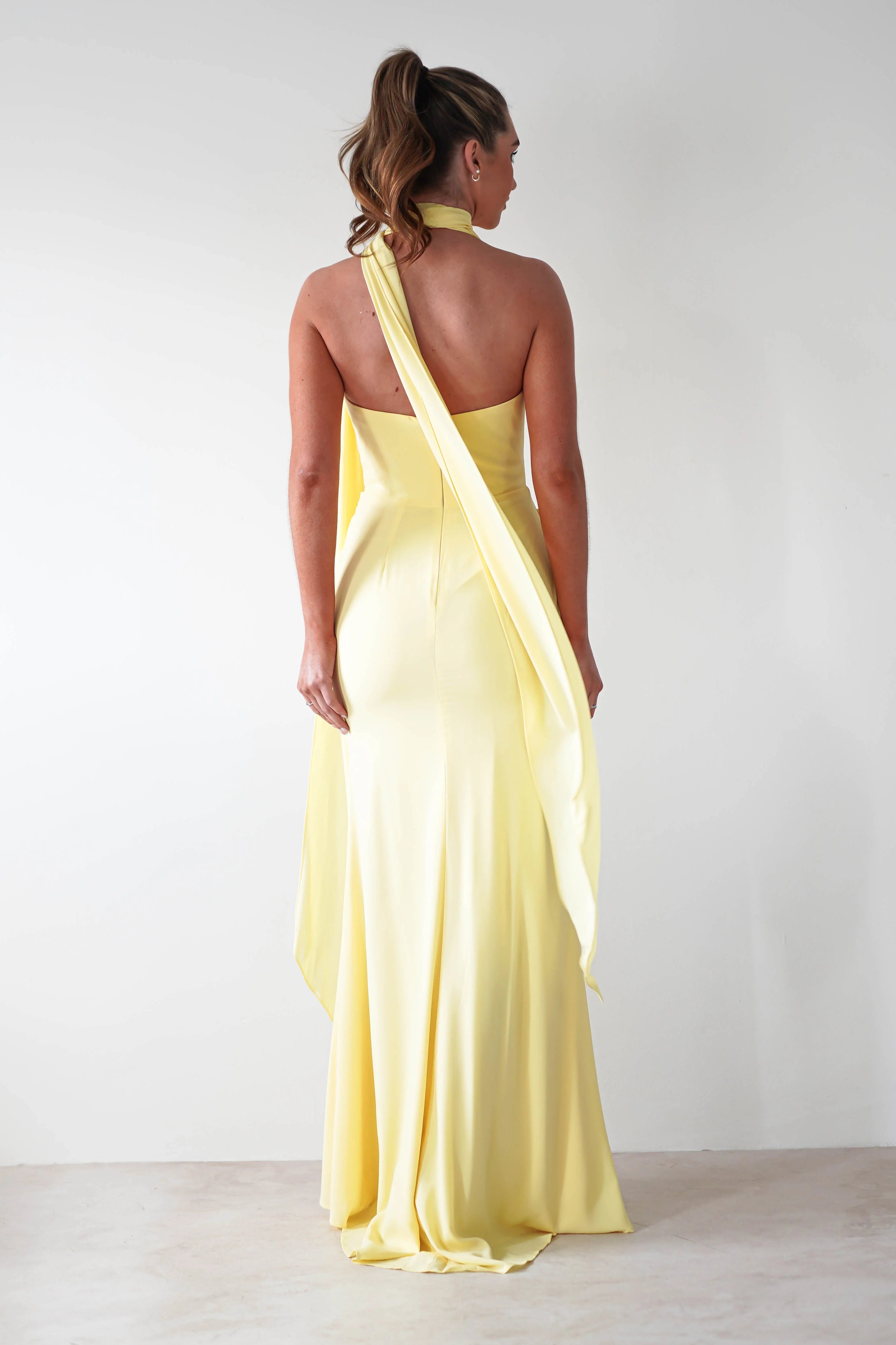 Vestido Weitese amarillo, sin tirantes, cuello halter, corpiño fruncido y dobladillo hasta el suelo, vestido de fiesta. 