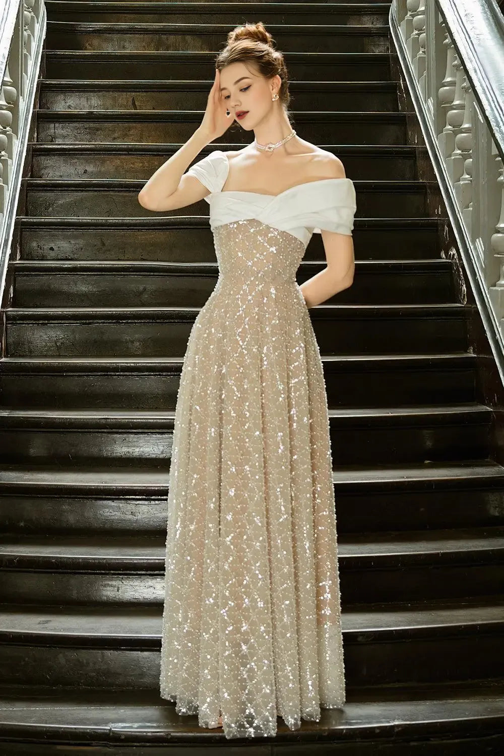 Robe Weitese A-line col asymétrique tulle longueur au sol robe longue sans manches élégante scintillante et brillante robe de bal dos nu 