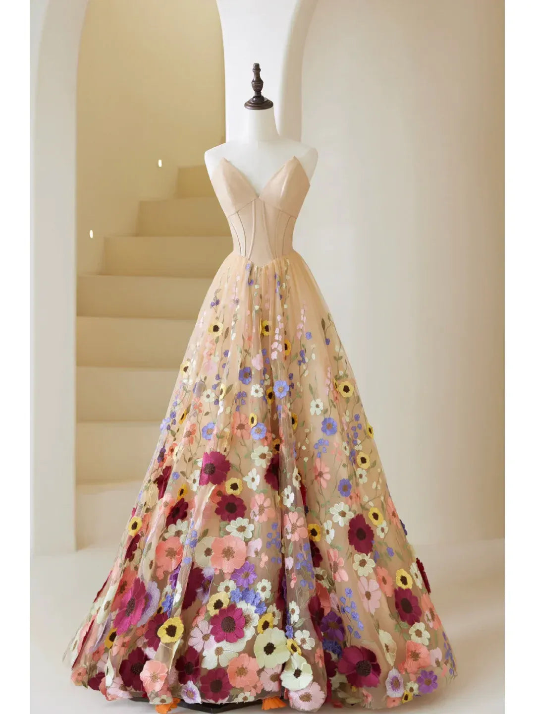 Whimsical A-Line Strapless Sweetheart Corset Floral Appliqué Tulle Floor-Length Evening Gown