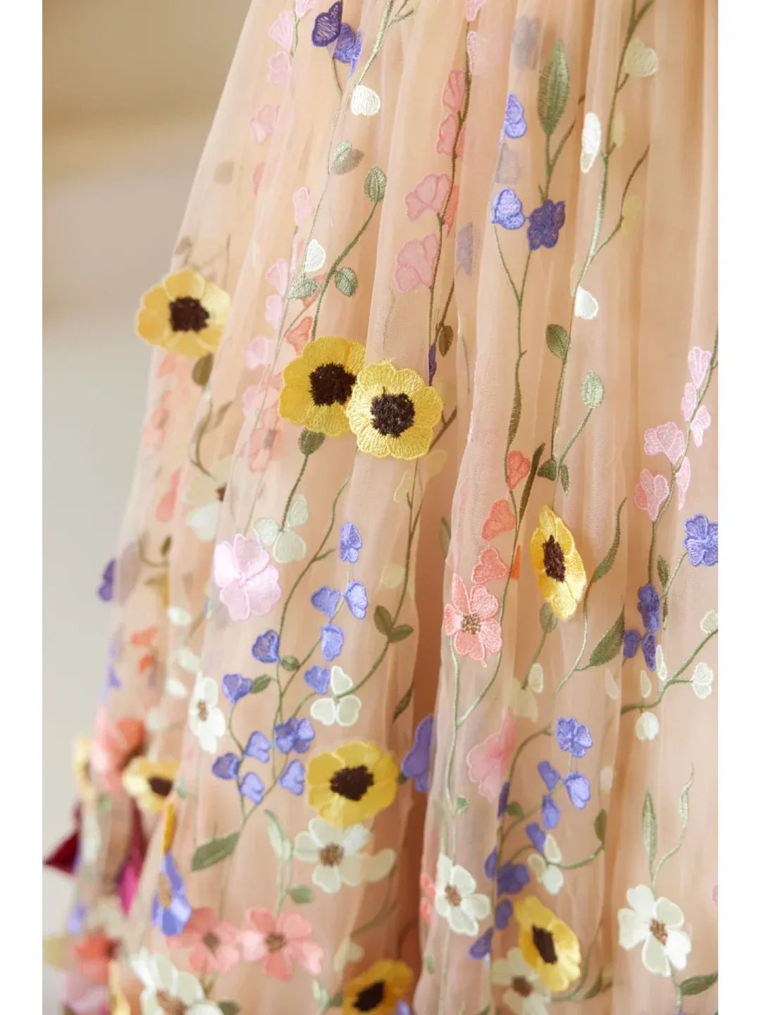 Whimsical A-Line Strapless Sweetheart Corset Floral Appliqué Tulle Floor-Length Evening Gown