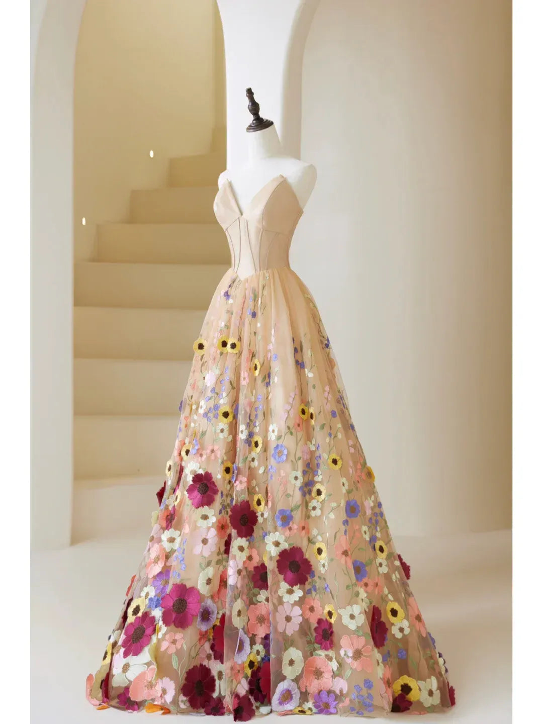 Whimsical A-Line Strapless Sweetheart Corset Floral Appliqué Tulle Floor-Length Evening Gown