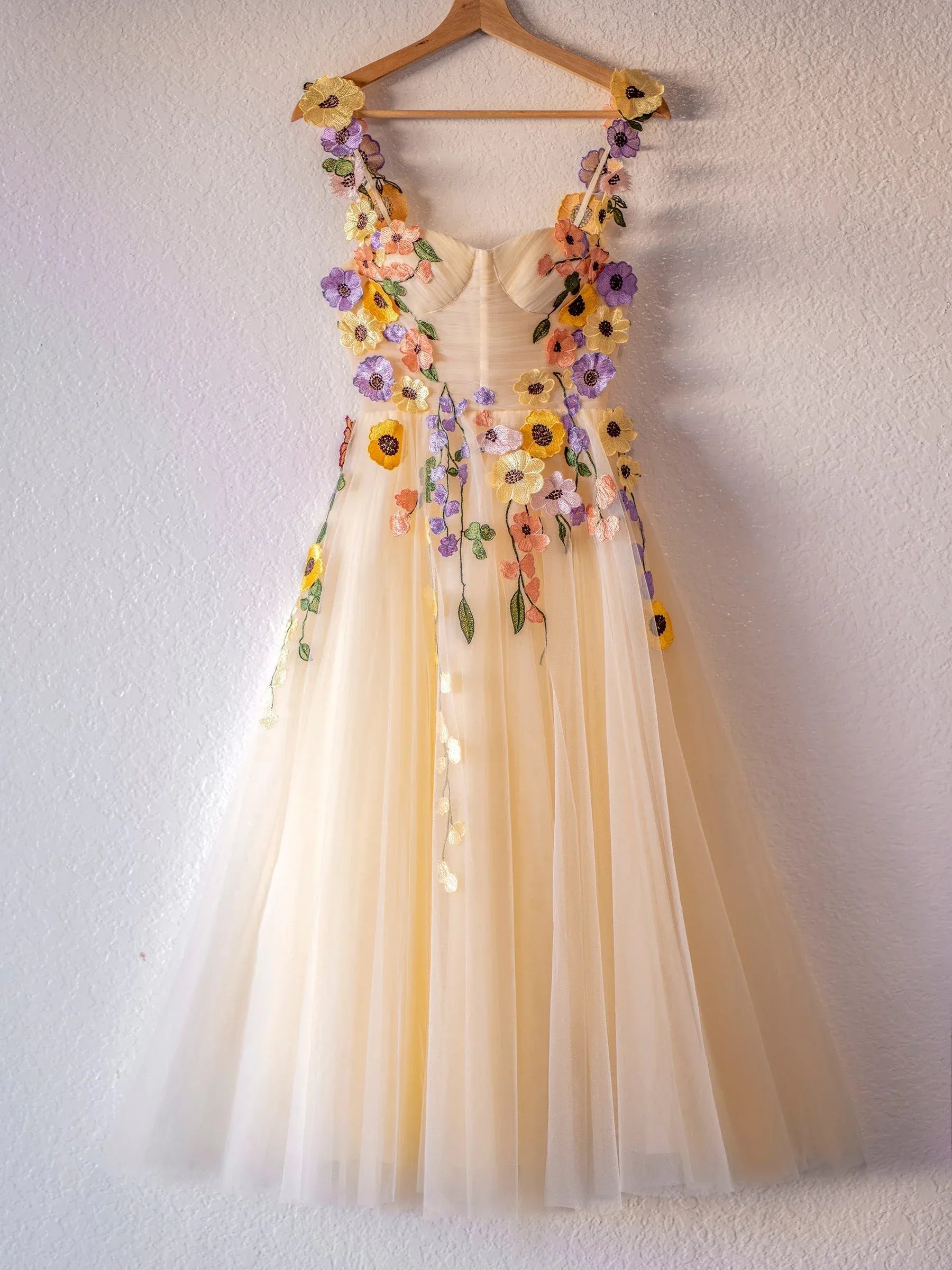 Whimsical A-Line Sweetheart Sleeveless Tulle Midi Floral Dress