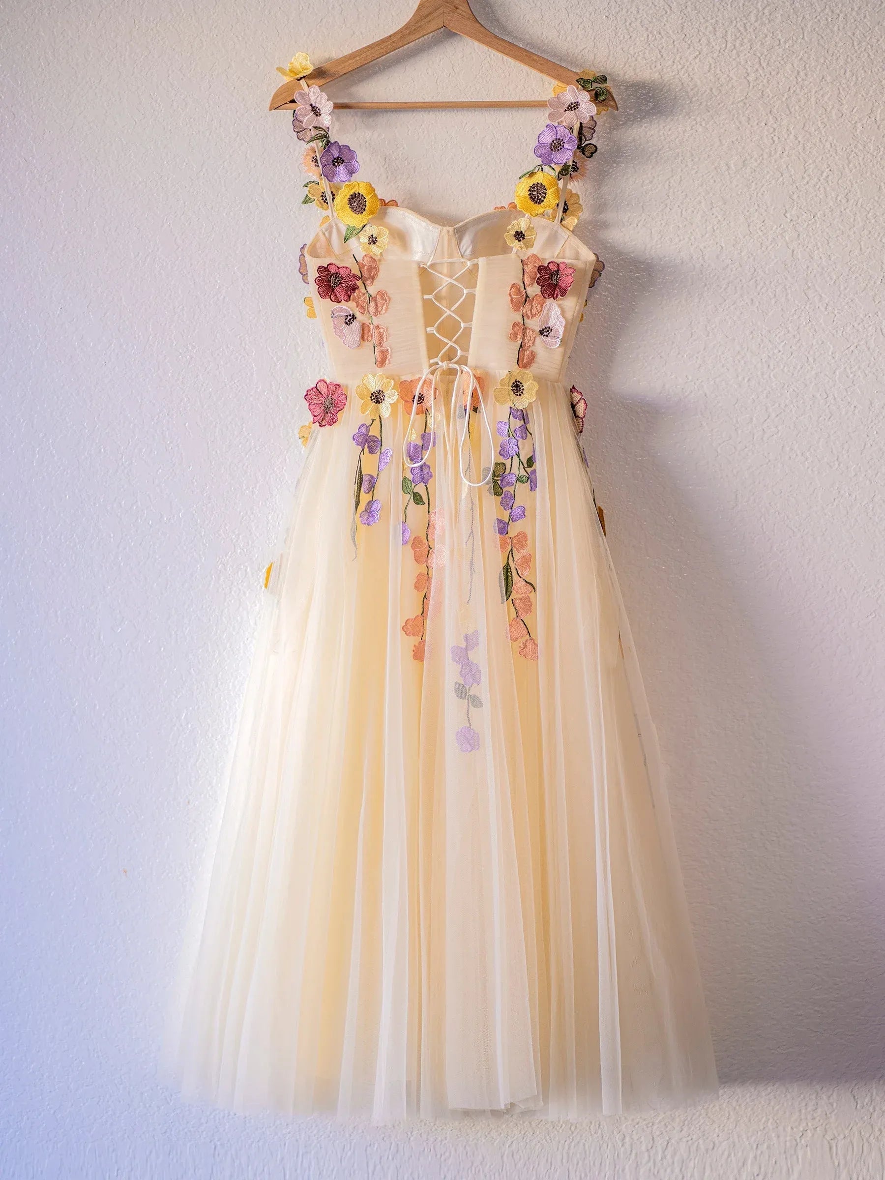 Whimsical A-Line Sweetheart Sleeveless Tulle Midi Floral Dress